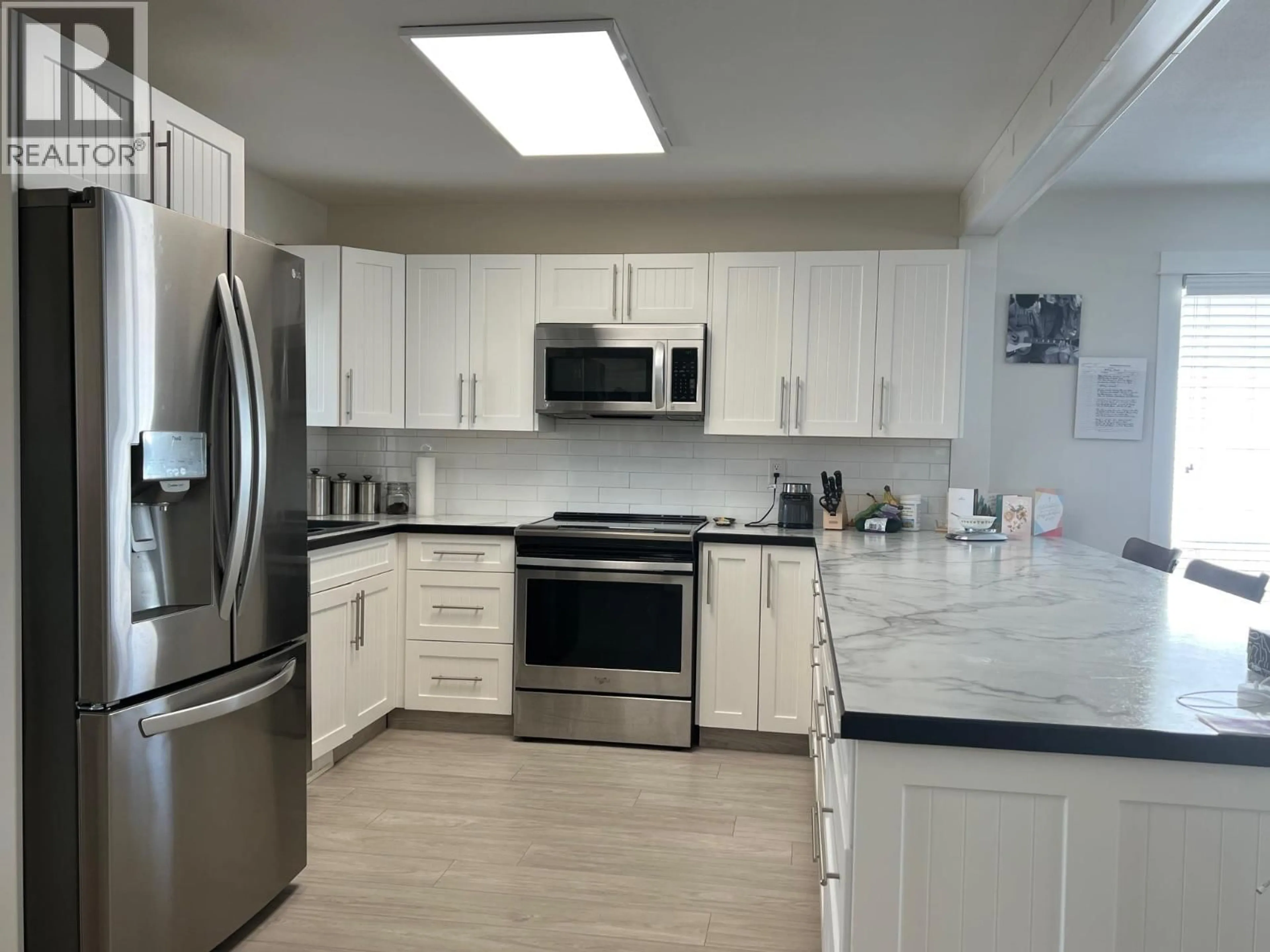 Open concept kitchen, ceramic/tile floor for 821 8TH AVENUE, Vernon British Columbia V1H1Z1