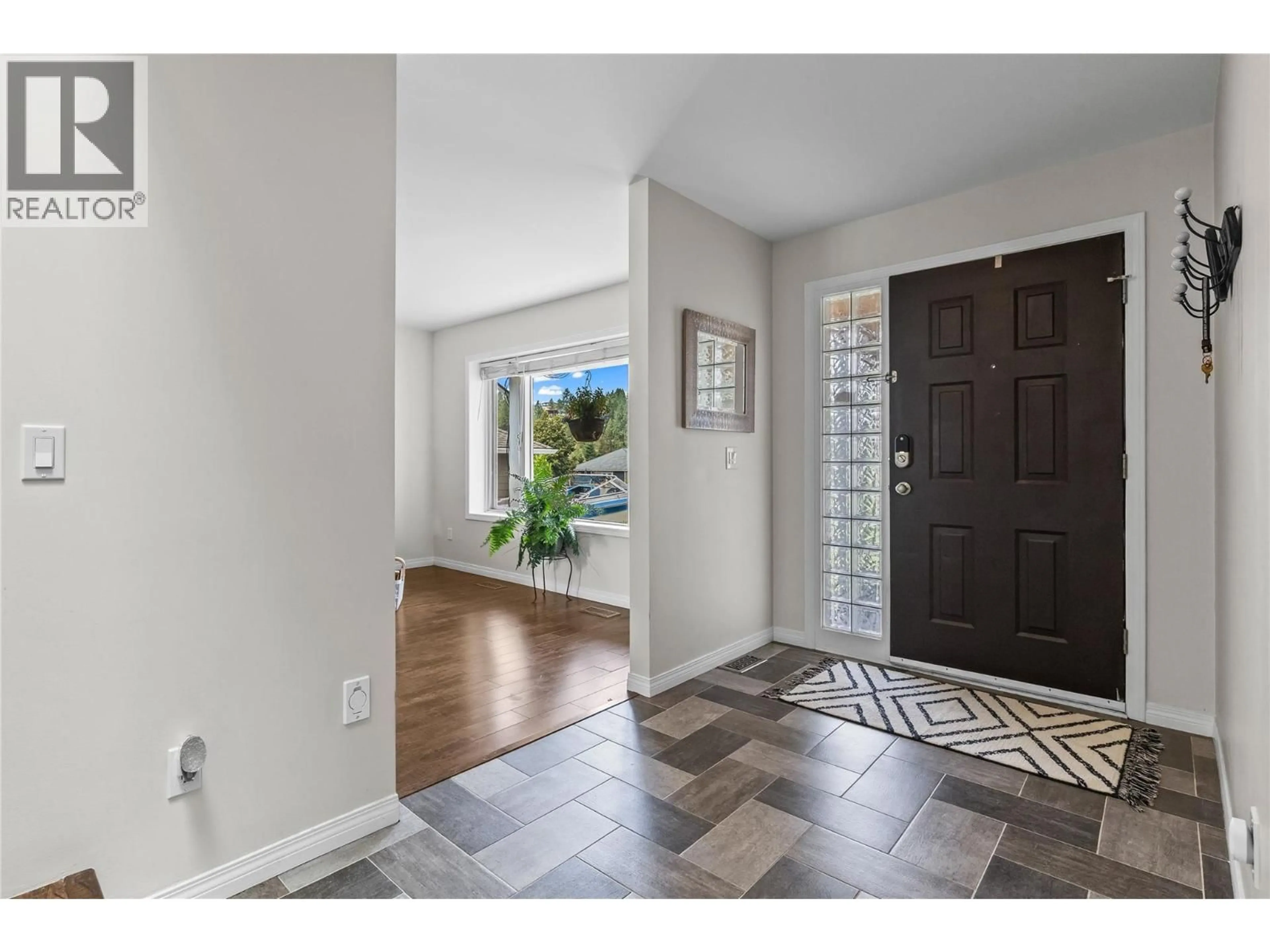 Indoor entryway for 2395 SHANNON RIDGE DRIVE, West Kelowna British Columbia V4T1T1