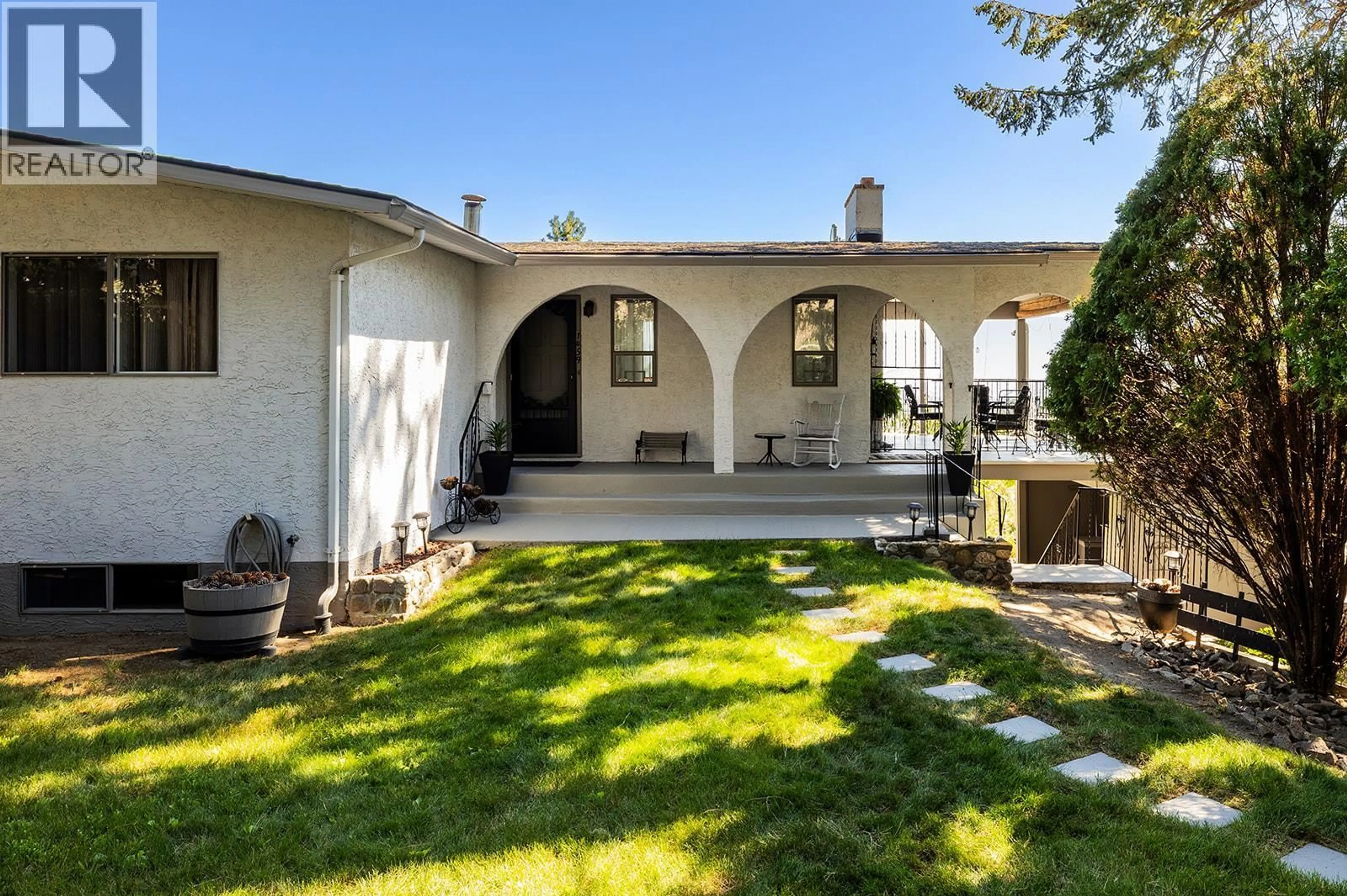 Patio, street for 1459 SCOTT CRESCENT, West Kelowna British Columbia V1Z2X6