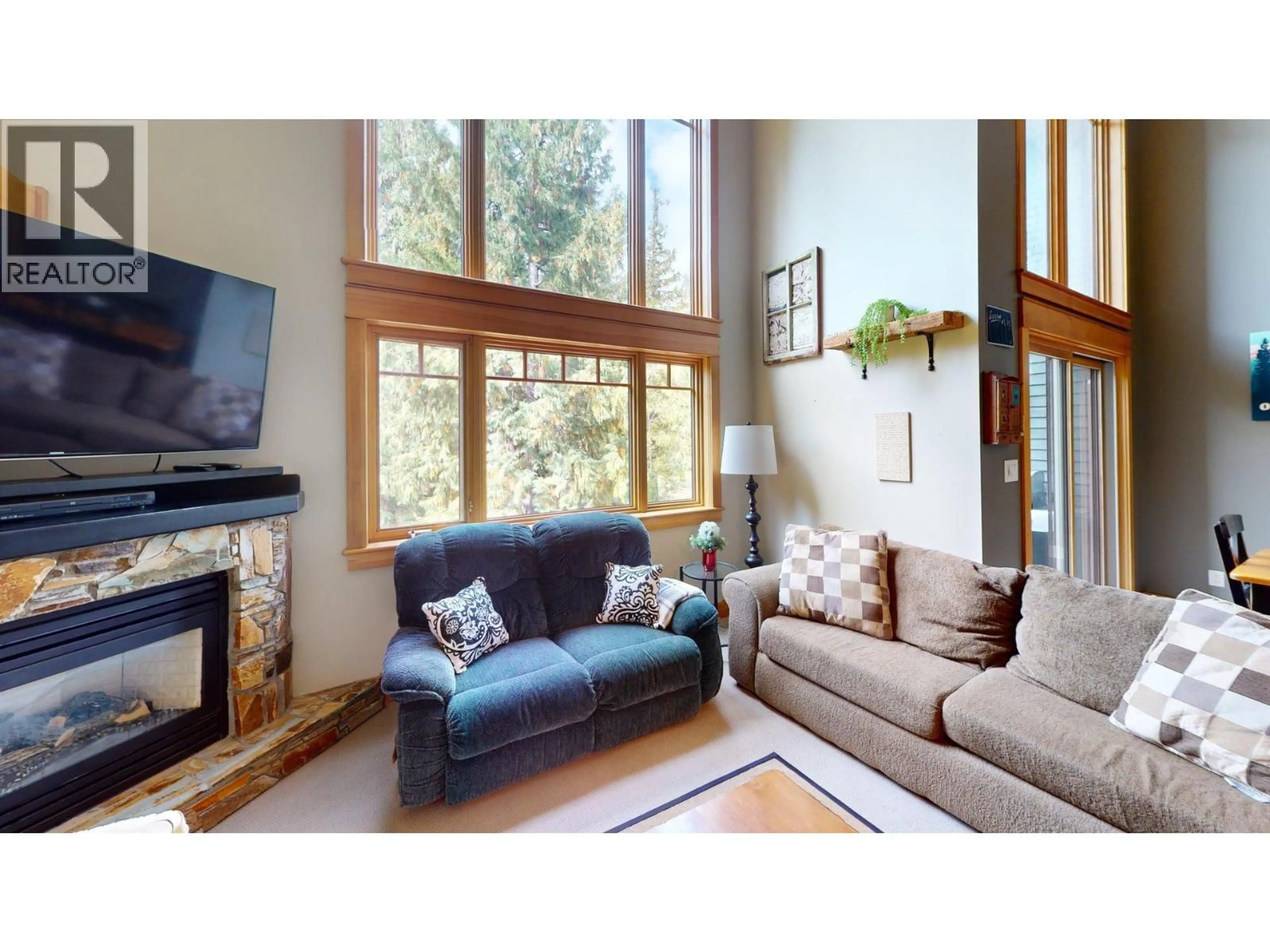 Living room with furniture, unknown for 4D - 1005 MOUNTAIN VIEW ROAD, Rossland British Columbia V0G1Y0