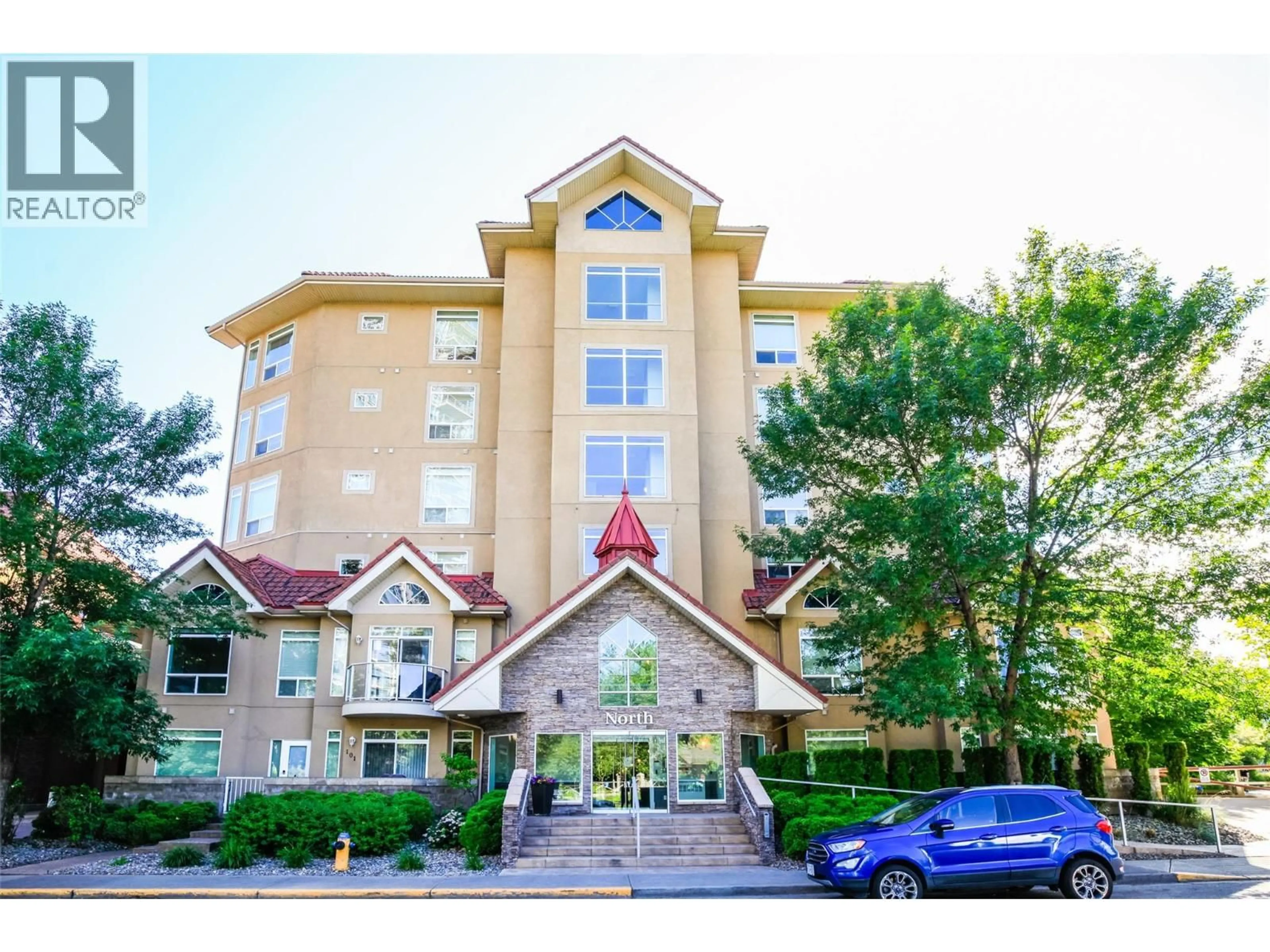 Indoor foyer for 312 - 1088 SUNSET DRIVE, Kelowna British Columbia V1Y9W1