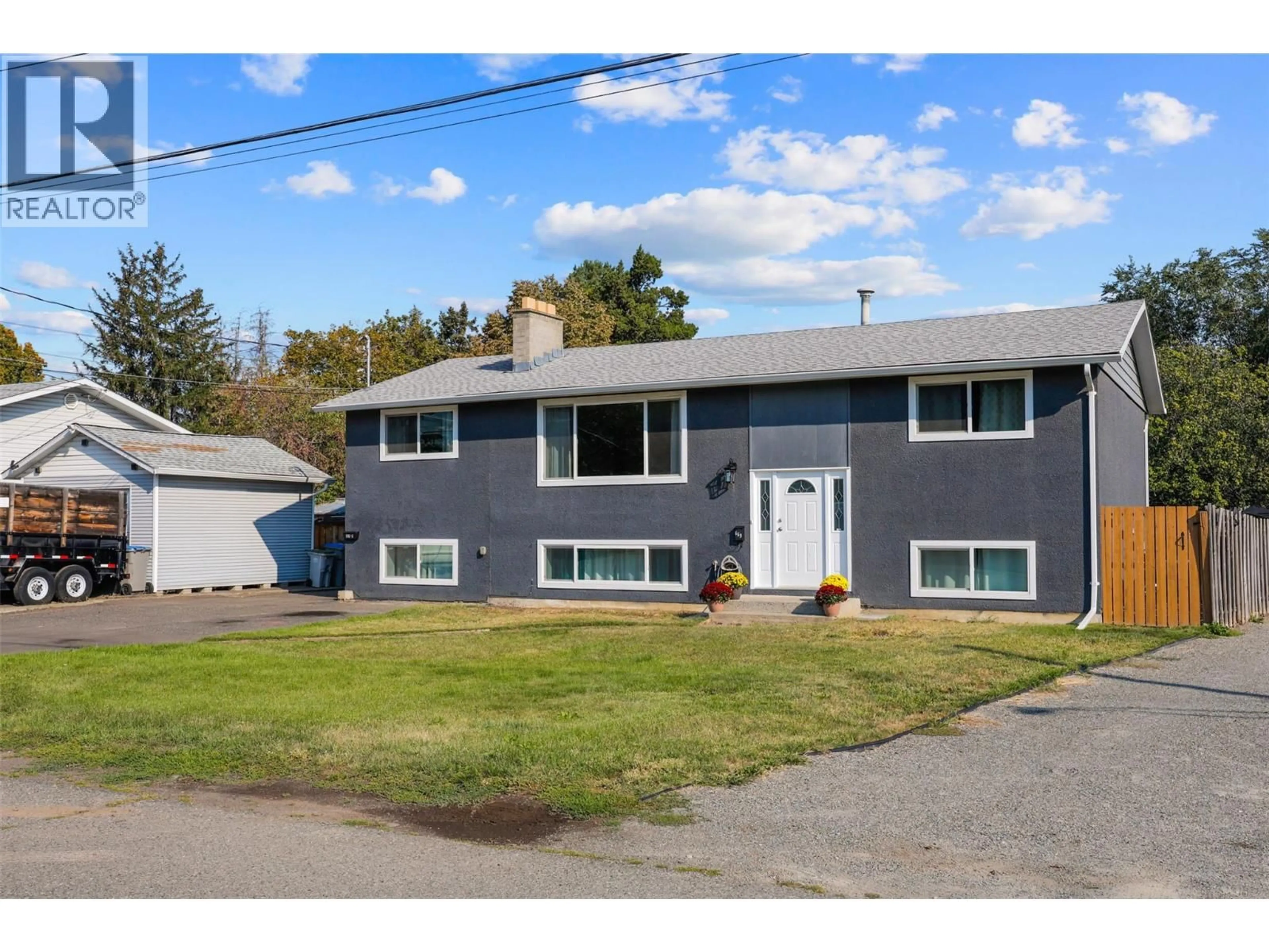 Home with vinyl exterior material, street for 669 VALDES DRIVE, Kamloops British Columbia V2B5J1