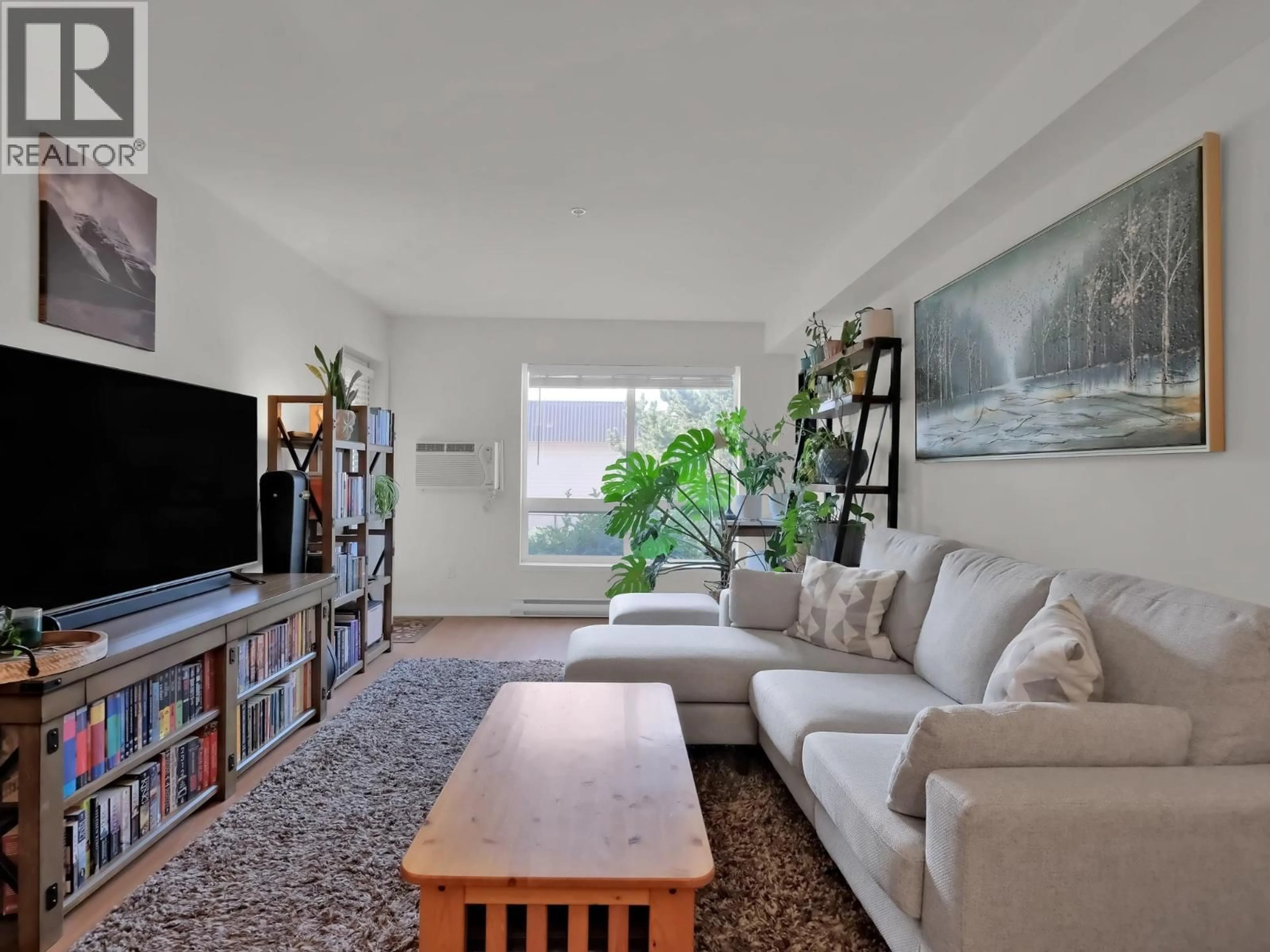 Living room with furniture, unknown for 102 - 260 FRANKLYN ROAD, Kelowna British Columbia V1X8C1