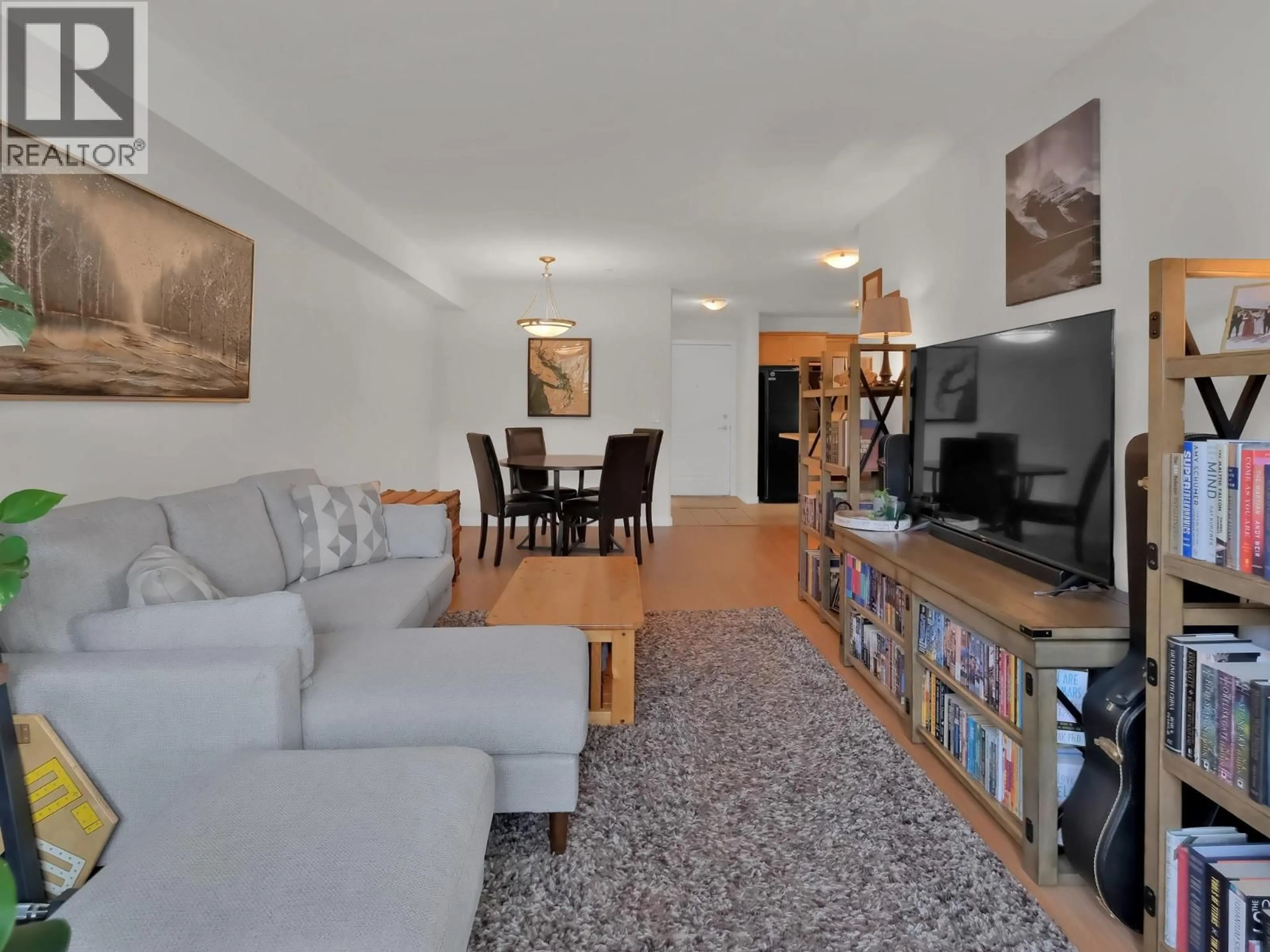 Living room with furniture, wood/laminate floor for 102 - 260 FRANKLYN ROAD, Kelowna British Columbia V1X8C1