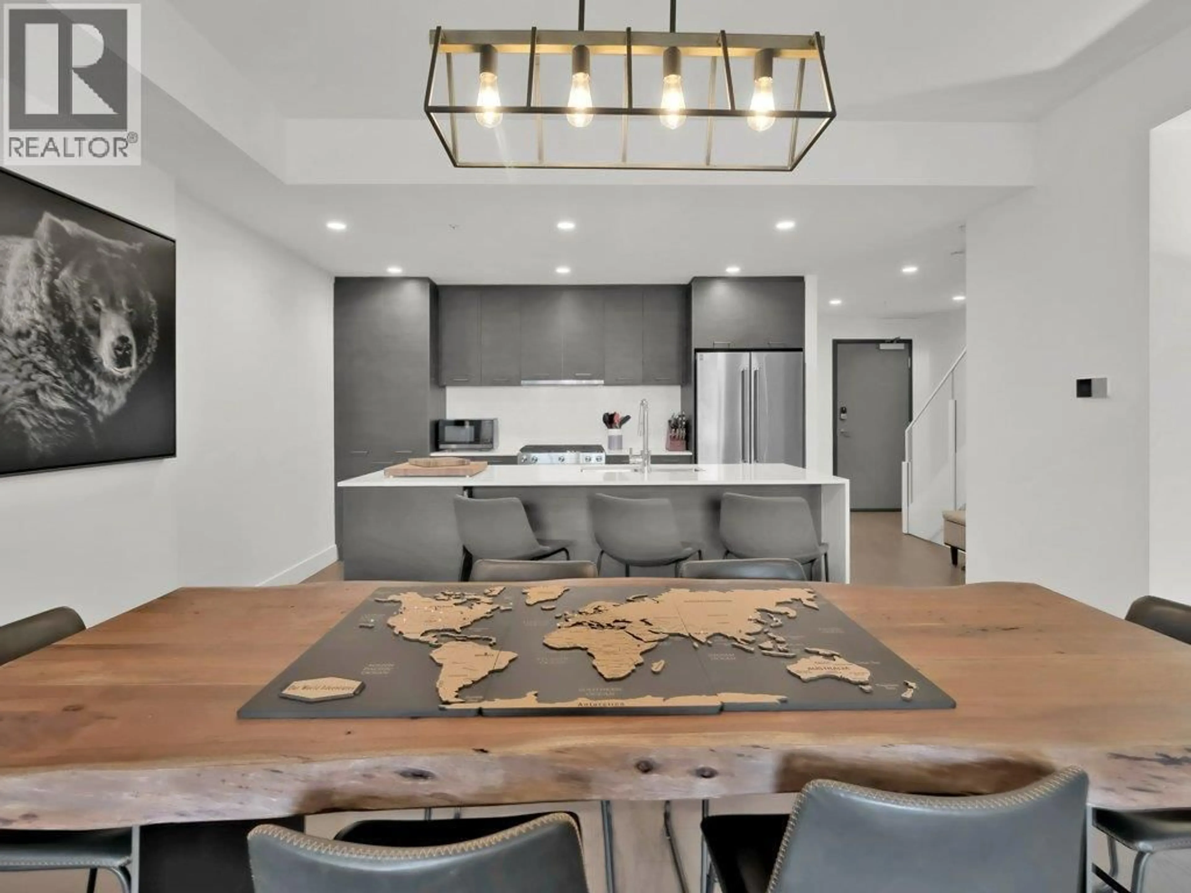 Open concept kitchen, ceramic/tile floor for 401 - 1191 SUNSET DRIVE, Kelowna British Columbia V1Y9Z5