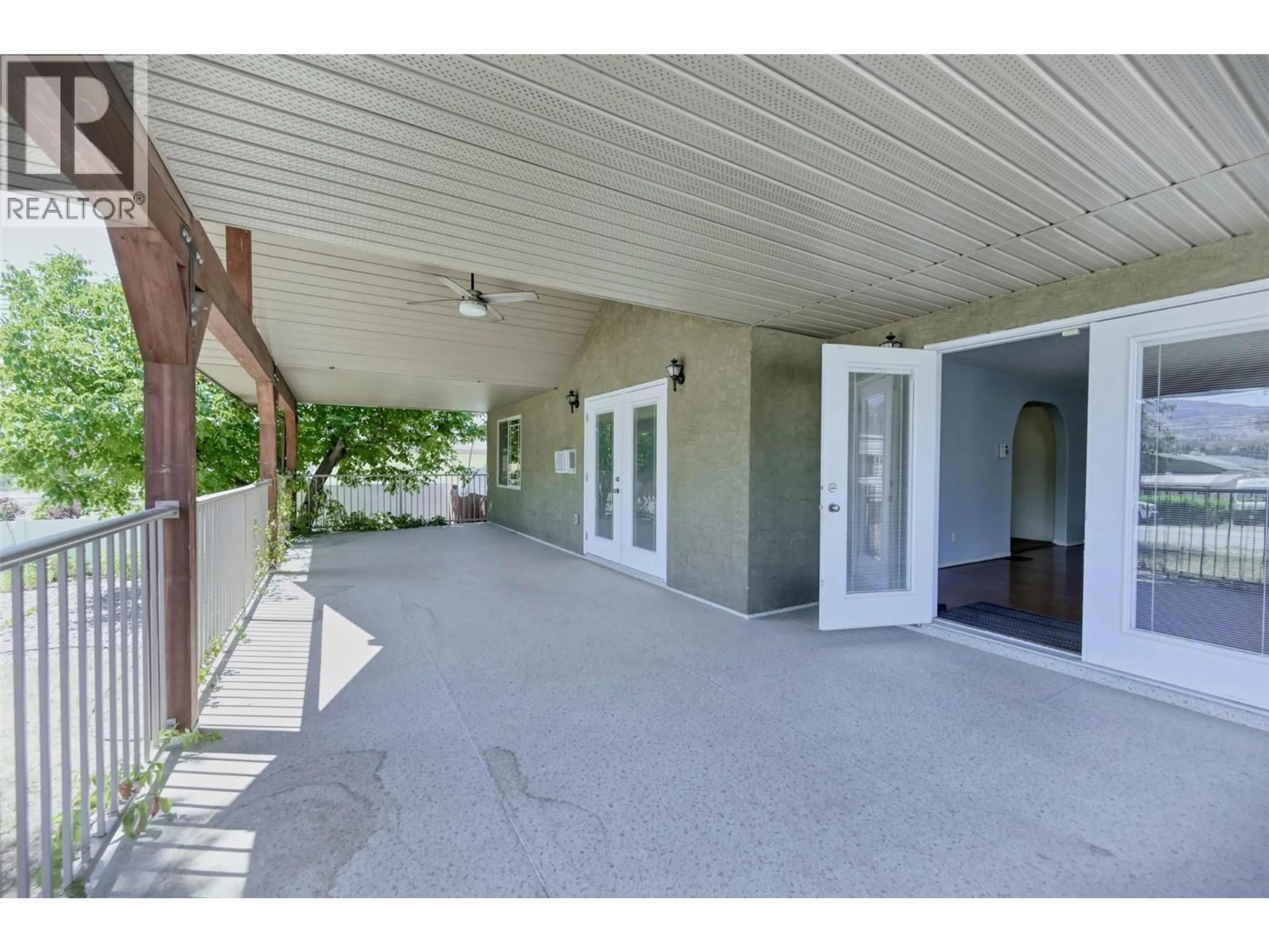 Indoor foyer for 5870 OKANAGAN STREET, Oliver British Columbia V0H1T0