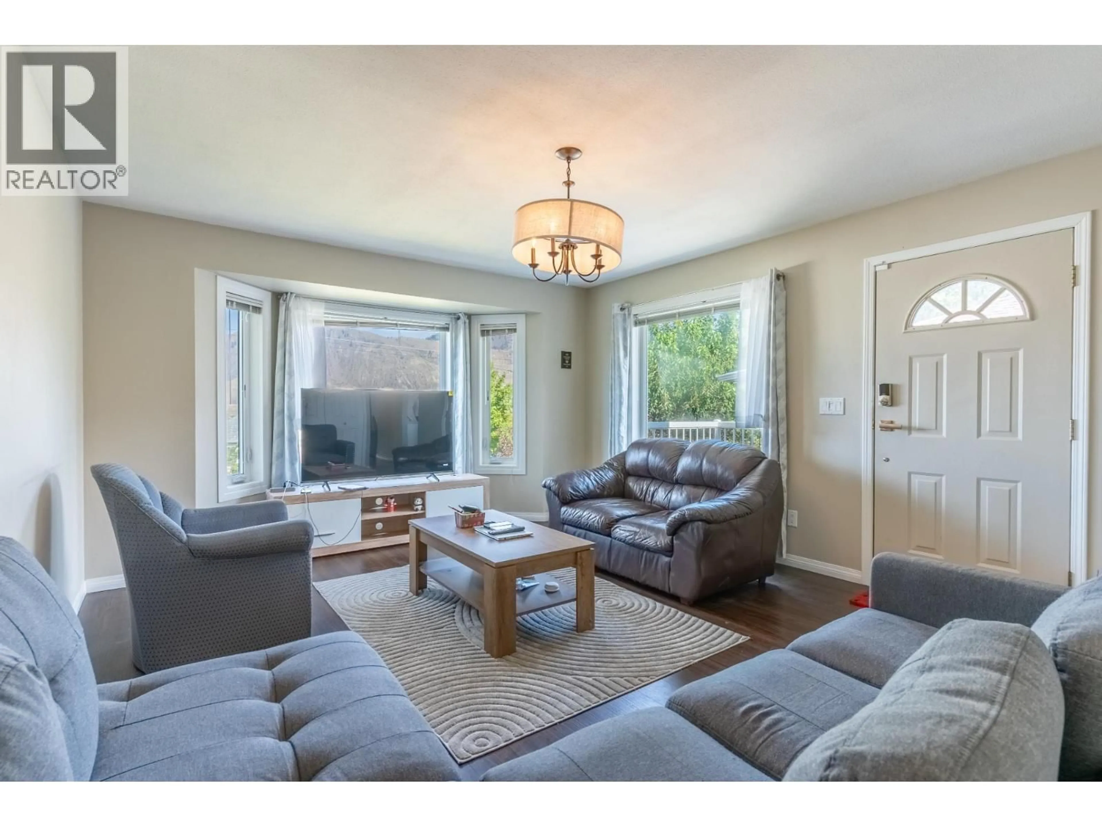 Living room with furniture, unknown for 935 DOMINION STREET, Kamloops British Columbia V2C2Y3