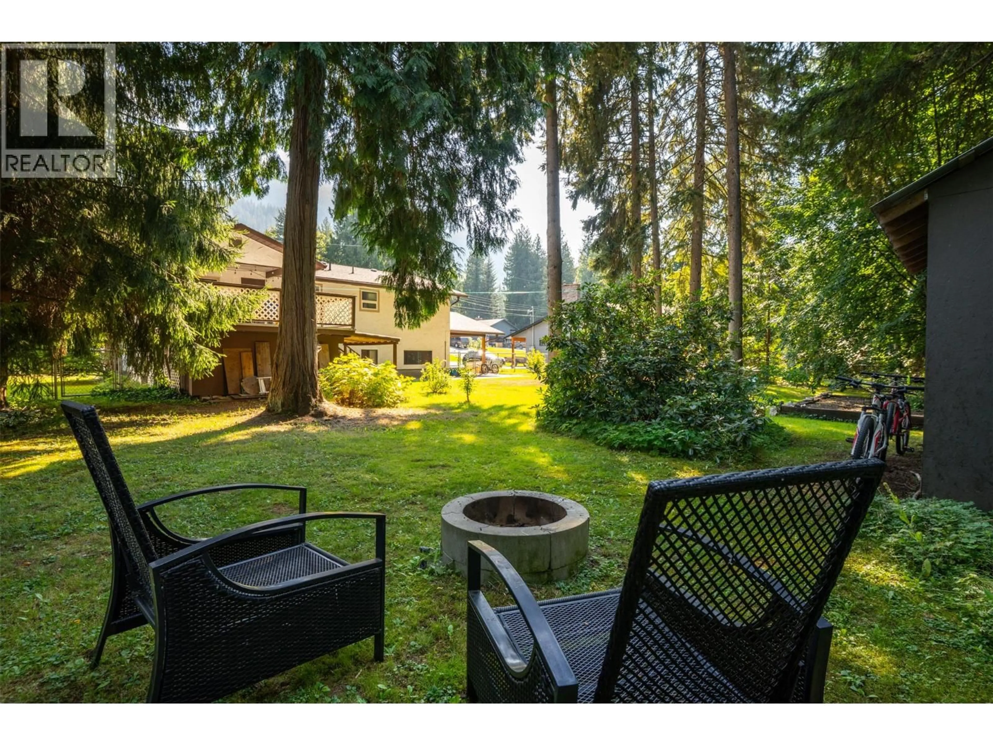 Patio, forest/trees view for 1637 BIRCH DRIVE, Revelstoke British Columbia V0E2S1