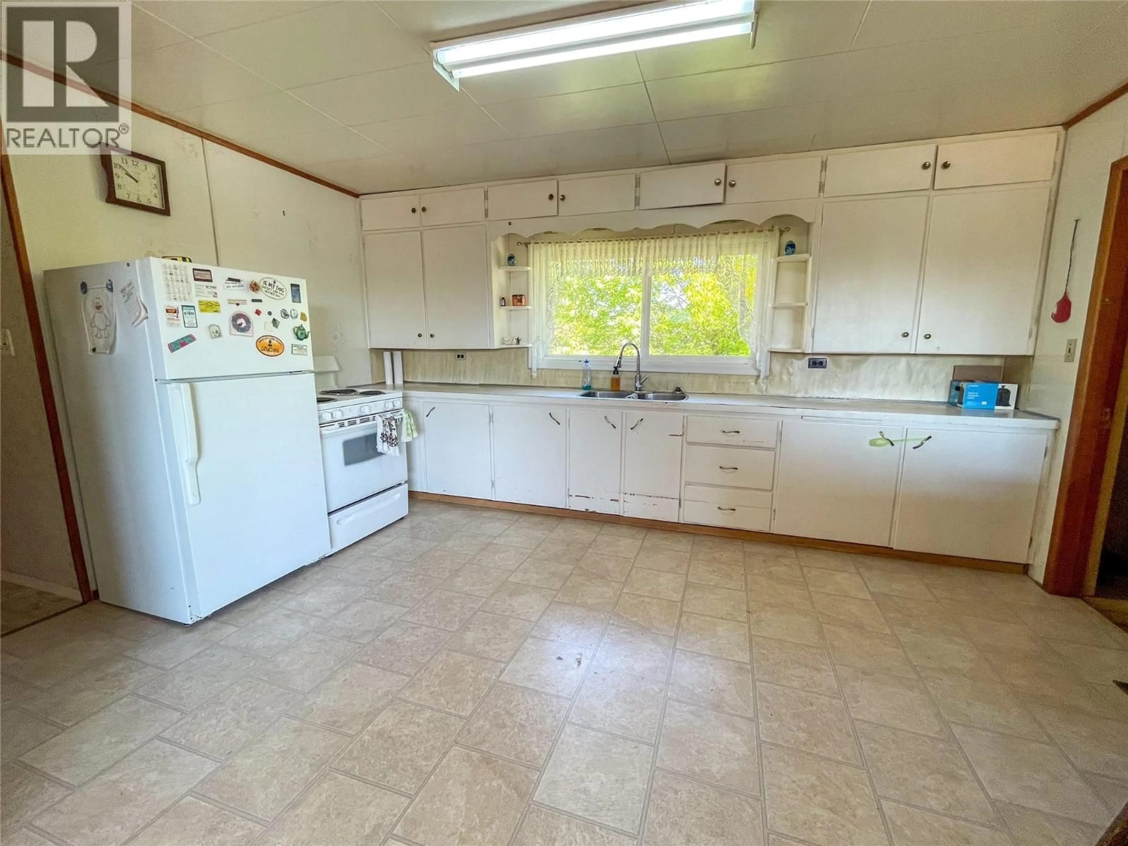 Standard kitchen, unknown for 4810 48 AVENUE, Pouce Coupe British Columbia V0C2C0