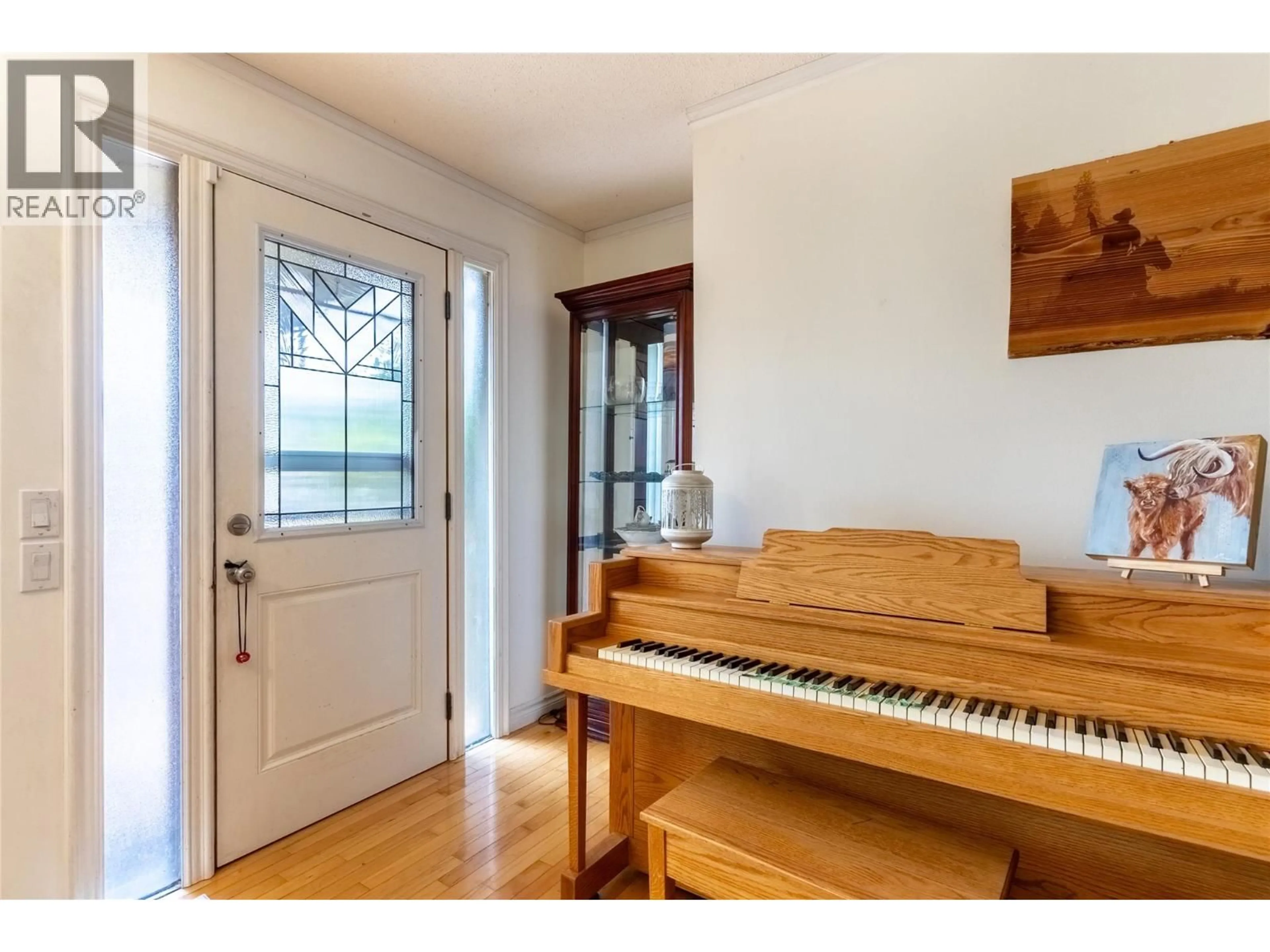 Indoor entryway for 1854 FLEETWOOD AVENUE, Kamloops British Columbia V2B4S1