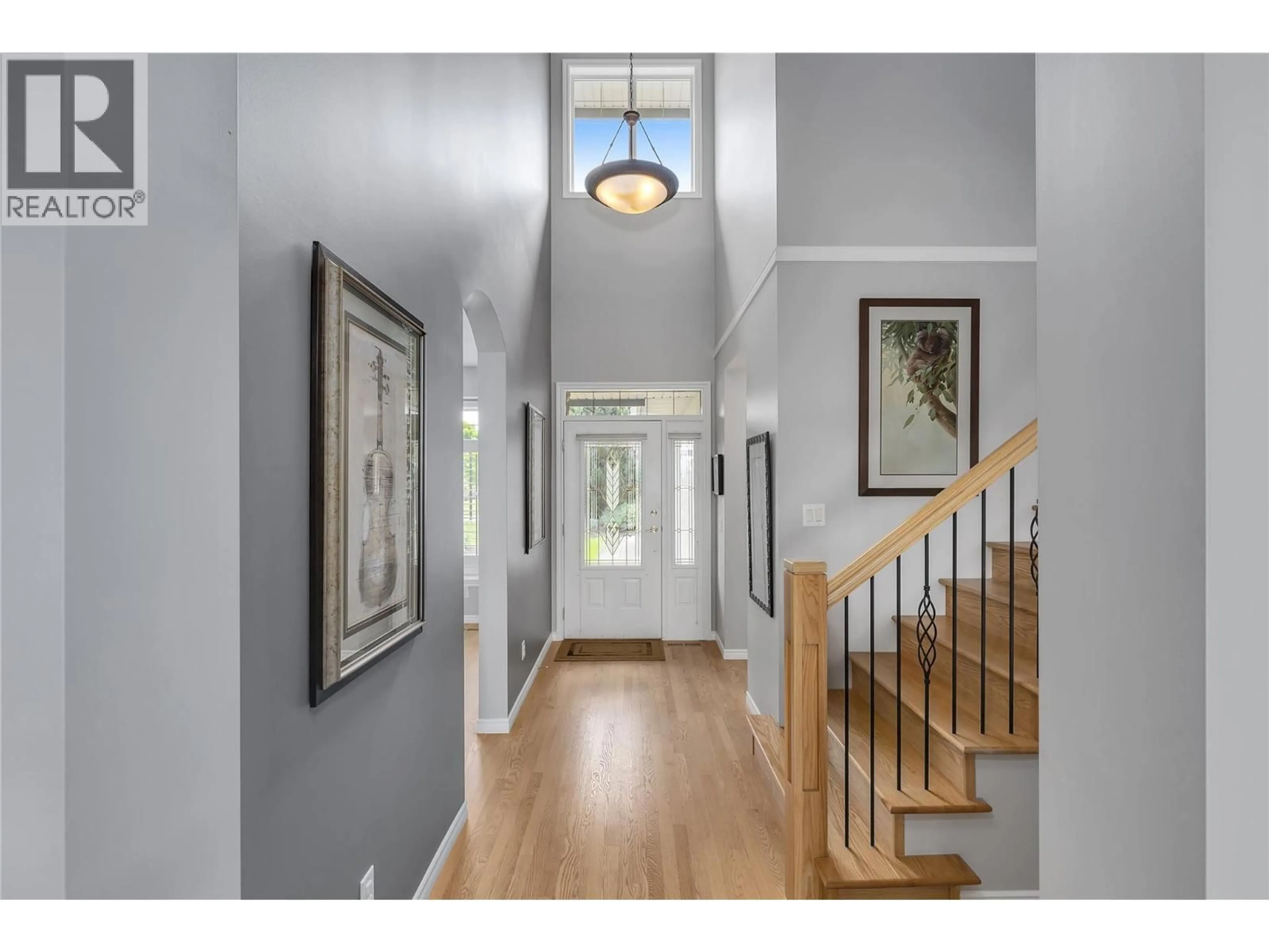 Indoor entryway for 14 - 3800 GALLAGHERS PINNACLE WAY, Kelowna British Columbia V1Y3Z8