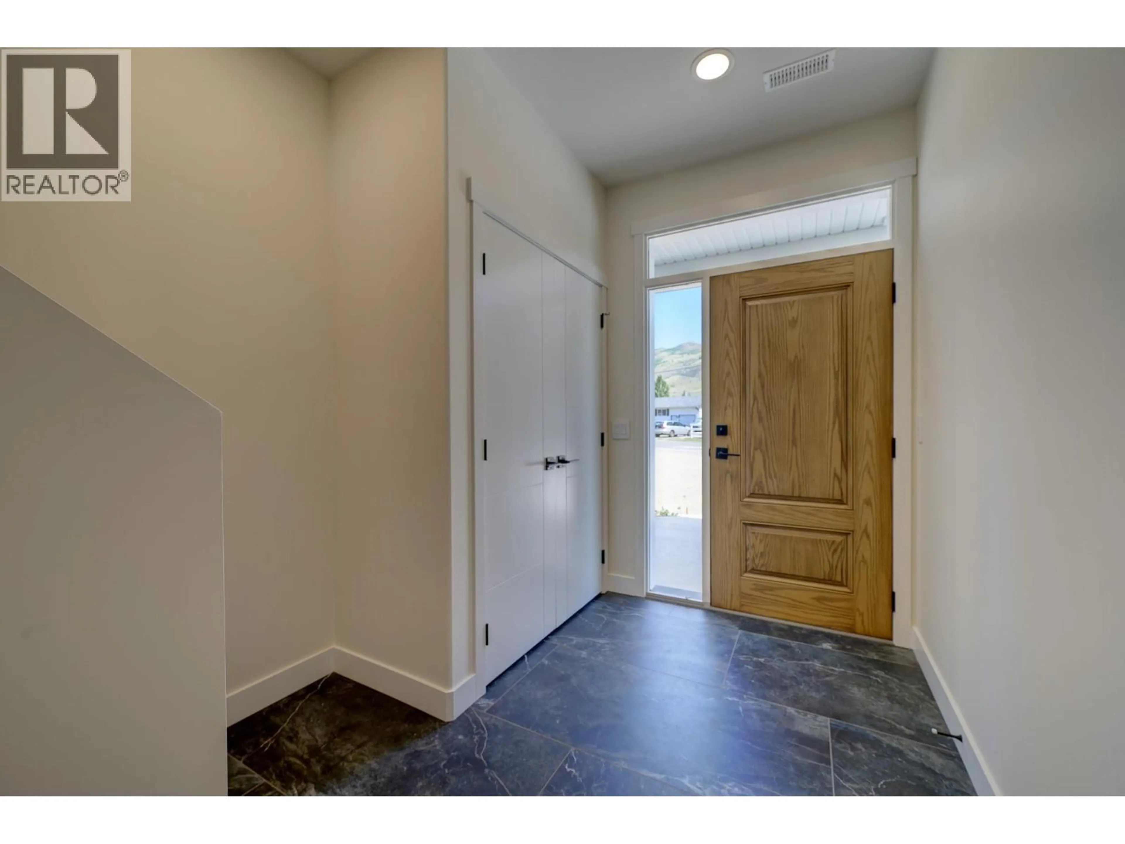 Indoor entryway for 3220 BANK ROAD, Kamloops British Columbia V2B6Z7