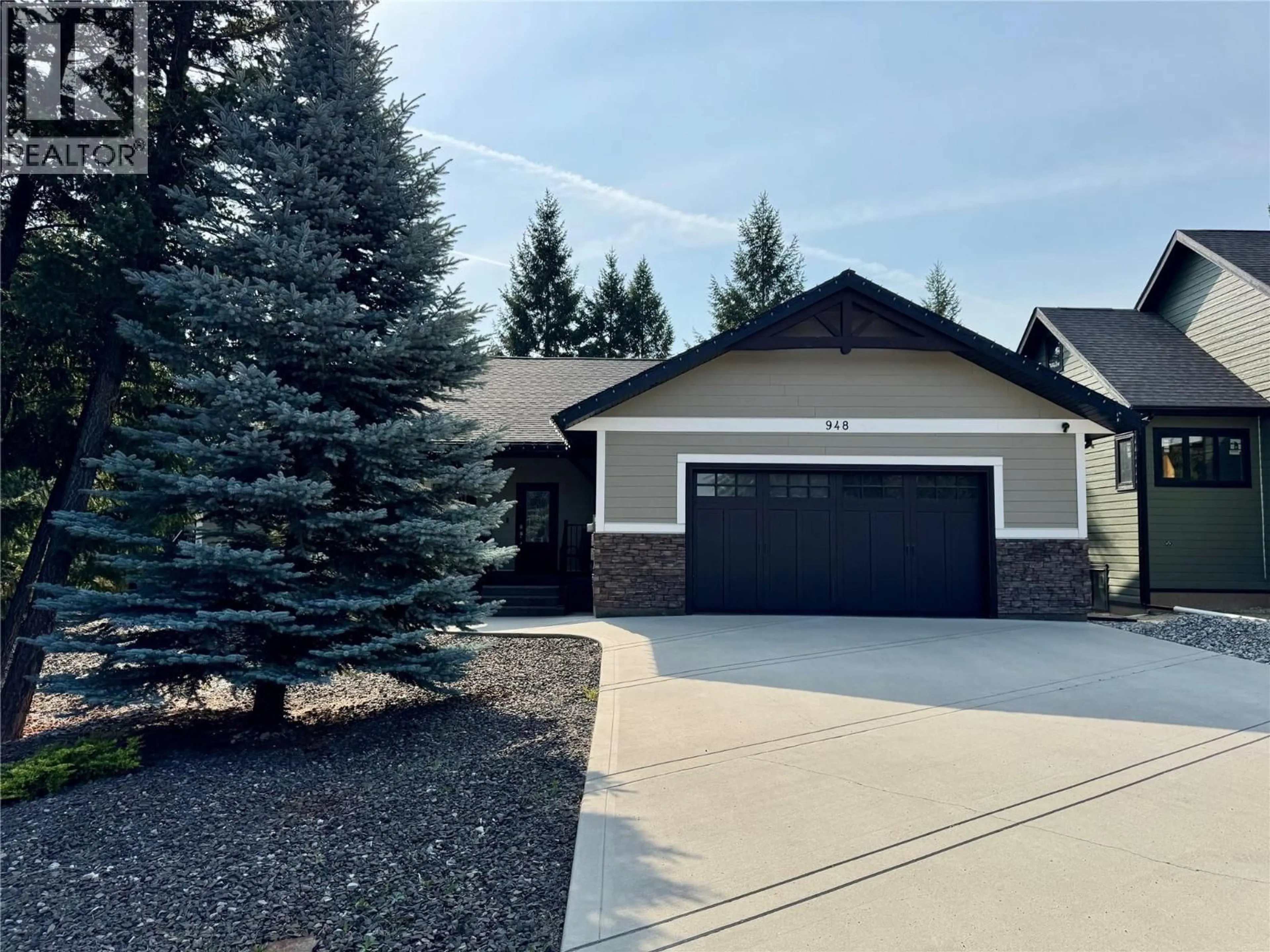Home with vinyl exterior material, street for 948 COPPER POINT WAY, Invermere British Columbia V0A1K3