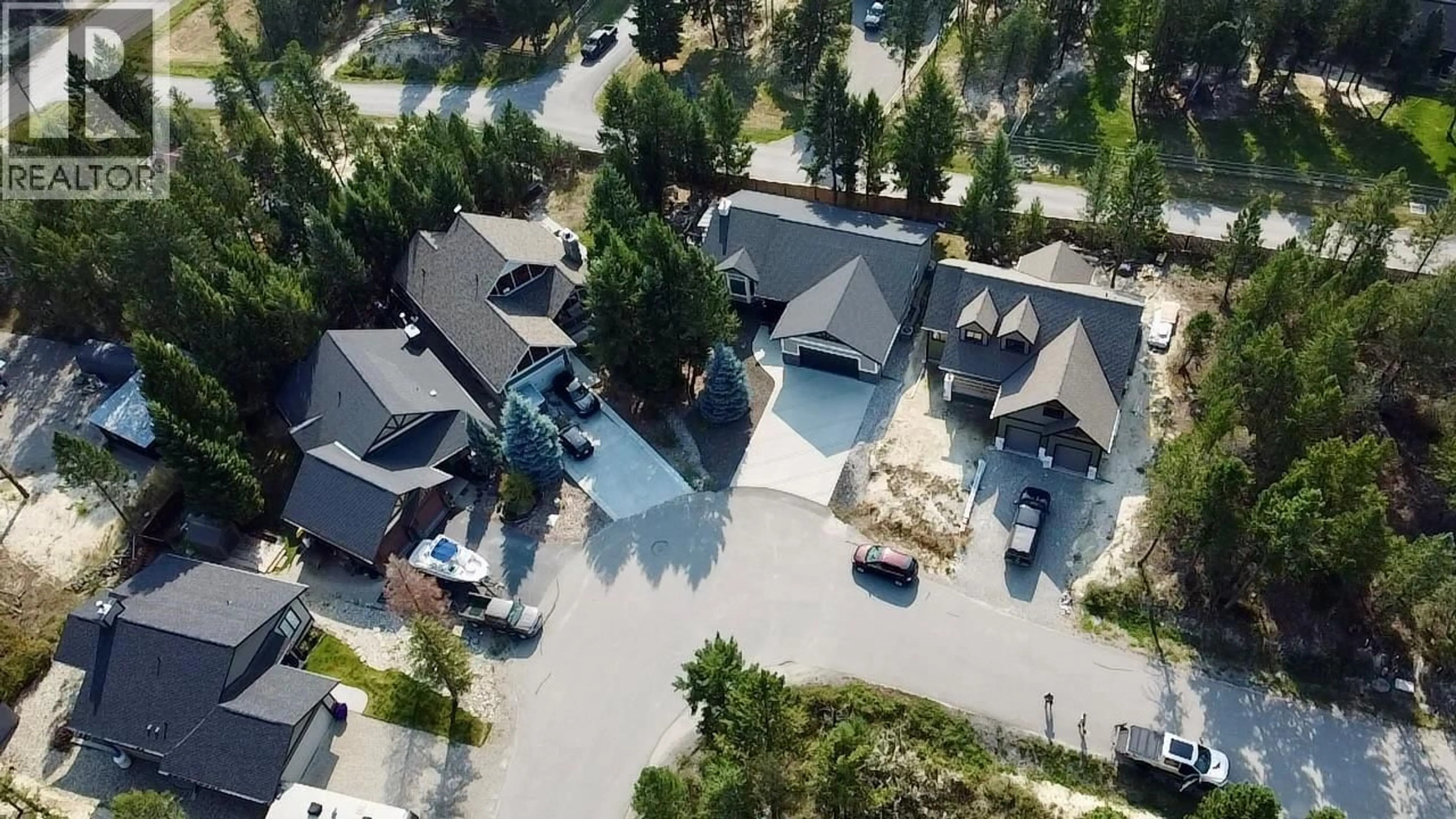 A pic from outside/outdoor area/front of a property/back of a property/a pic from drone, street for 948 COPPER POINT WAY, Invermere British Columbia V0A1K3