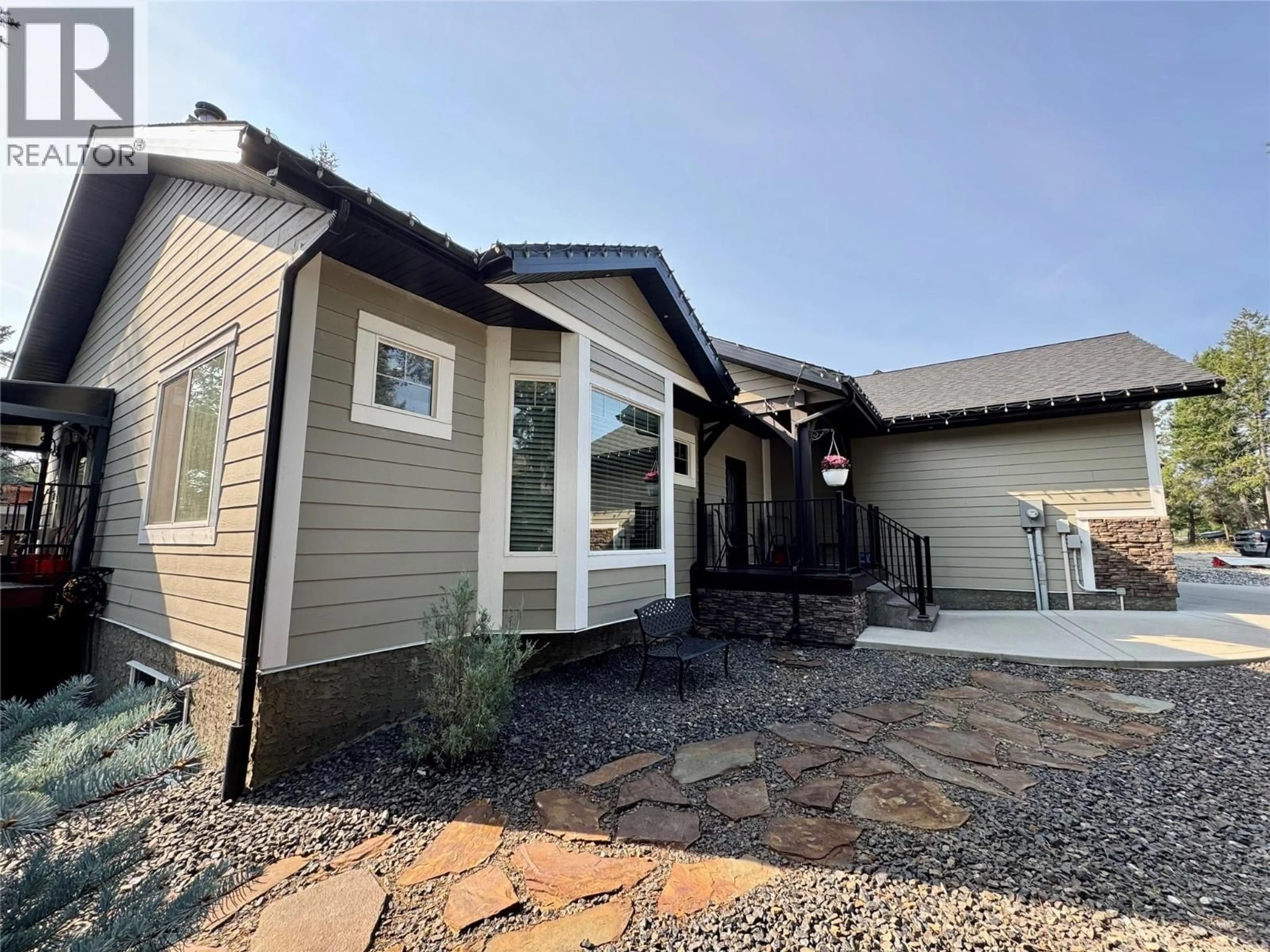 Home with vinyl exterior material, street for 948 COPPER POINT WAY, Invermere British Columbia V0A1K3