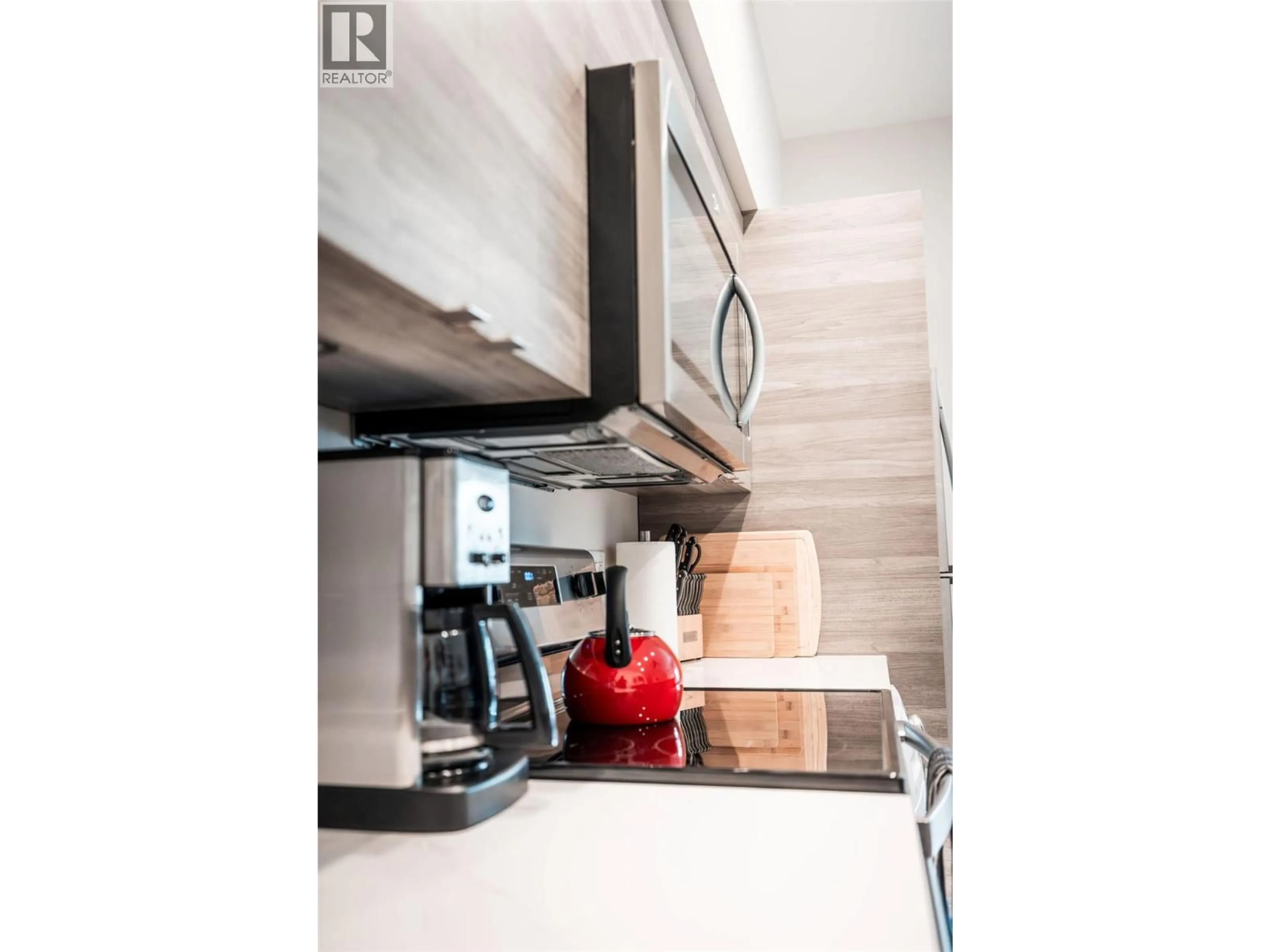 Contemporary kitchen, wood/laminate floor for 518 - 2555 LAKESHORE ROAD, Vernon British Columbia V1H0A4