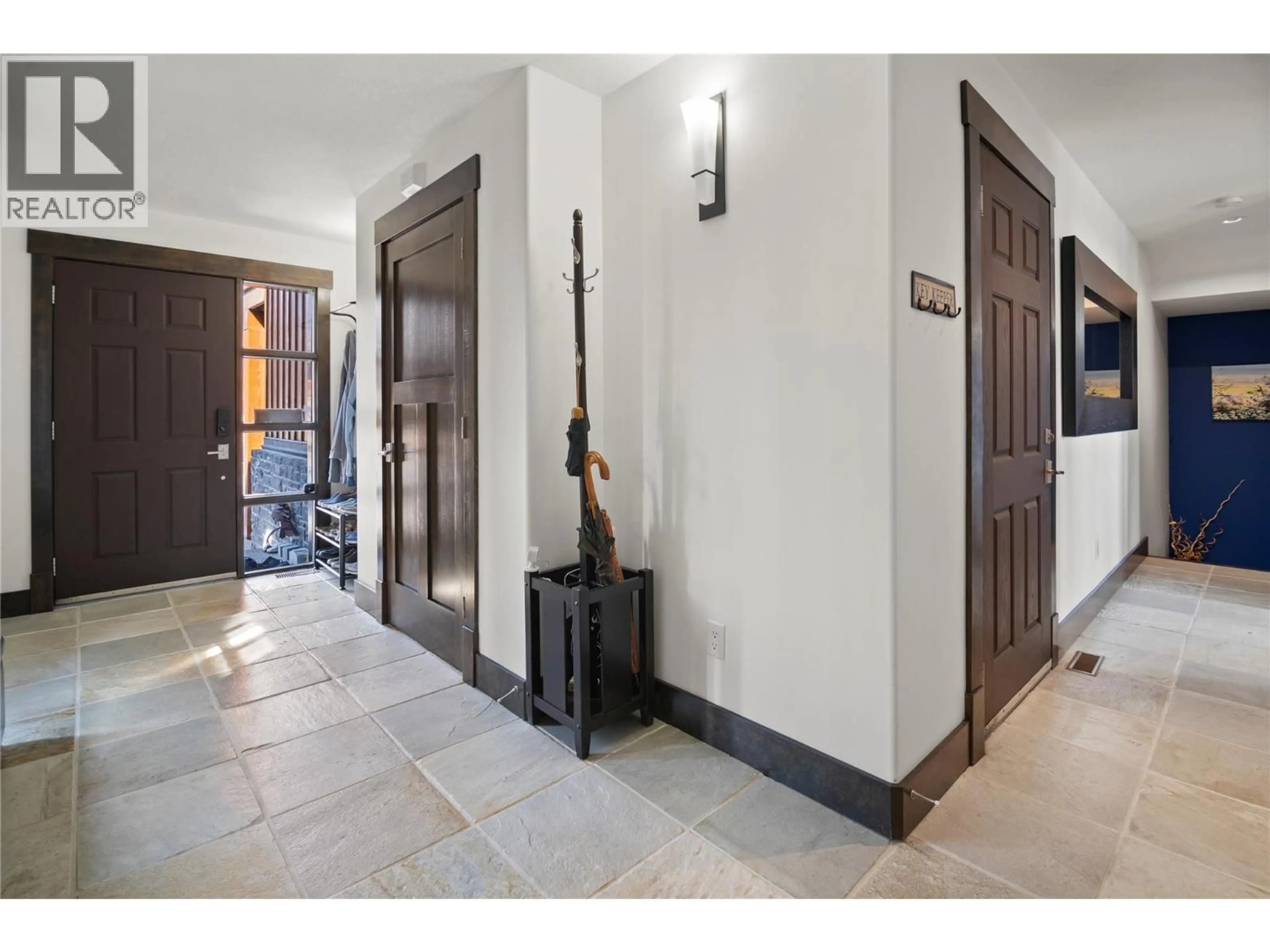 Indoor foyer for 26 - 2600 RIVERROCK RISE, Invermere British Columbia V0A1K6