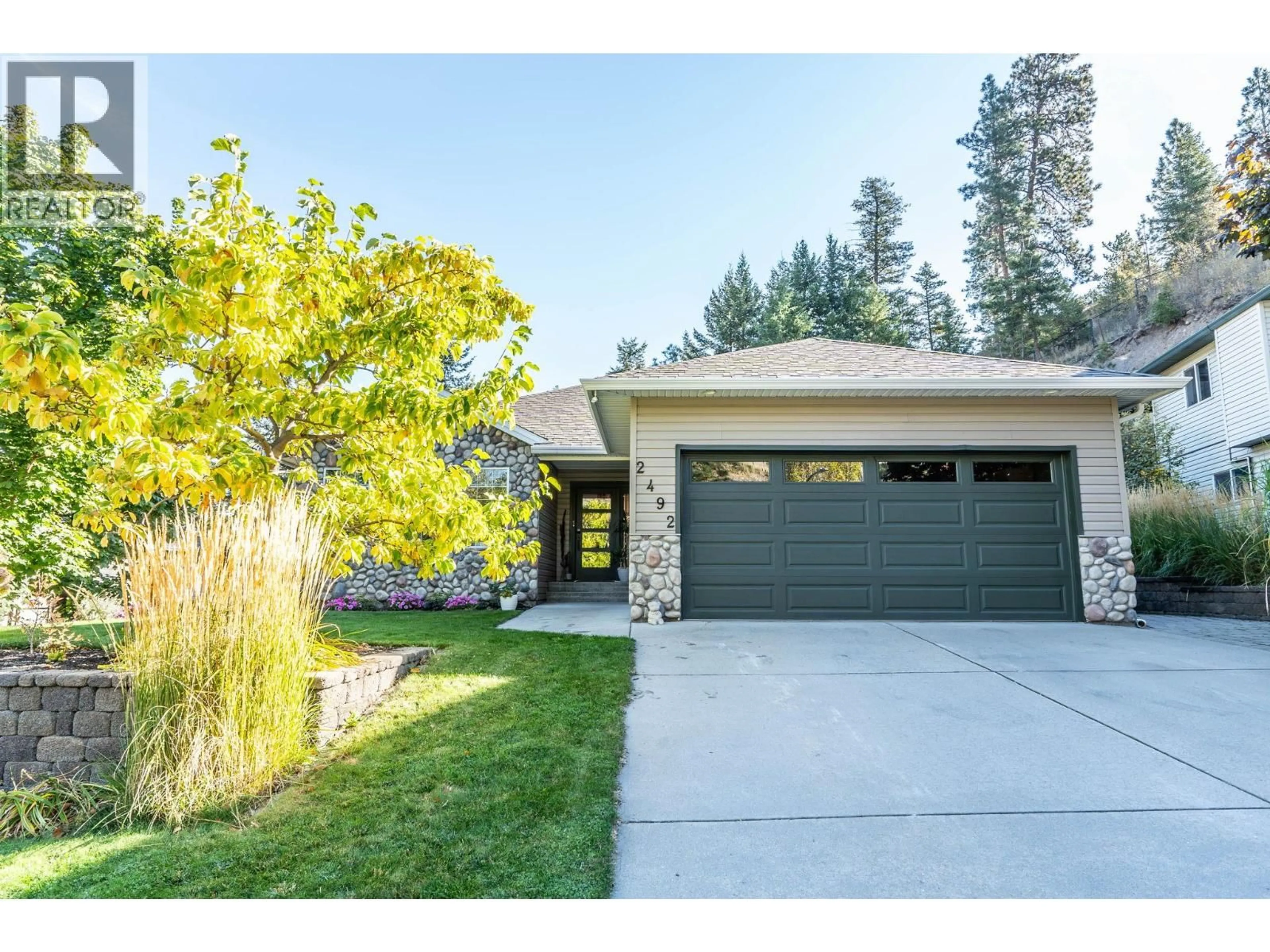 Indoor garage for 2492 SHANNON VIEW DRIVE, West Kelowna British Columbia V4T2T3