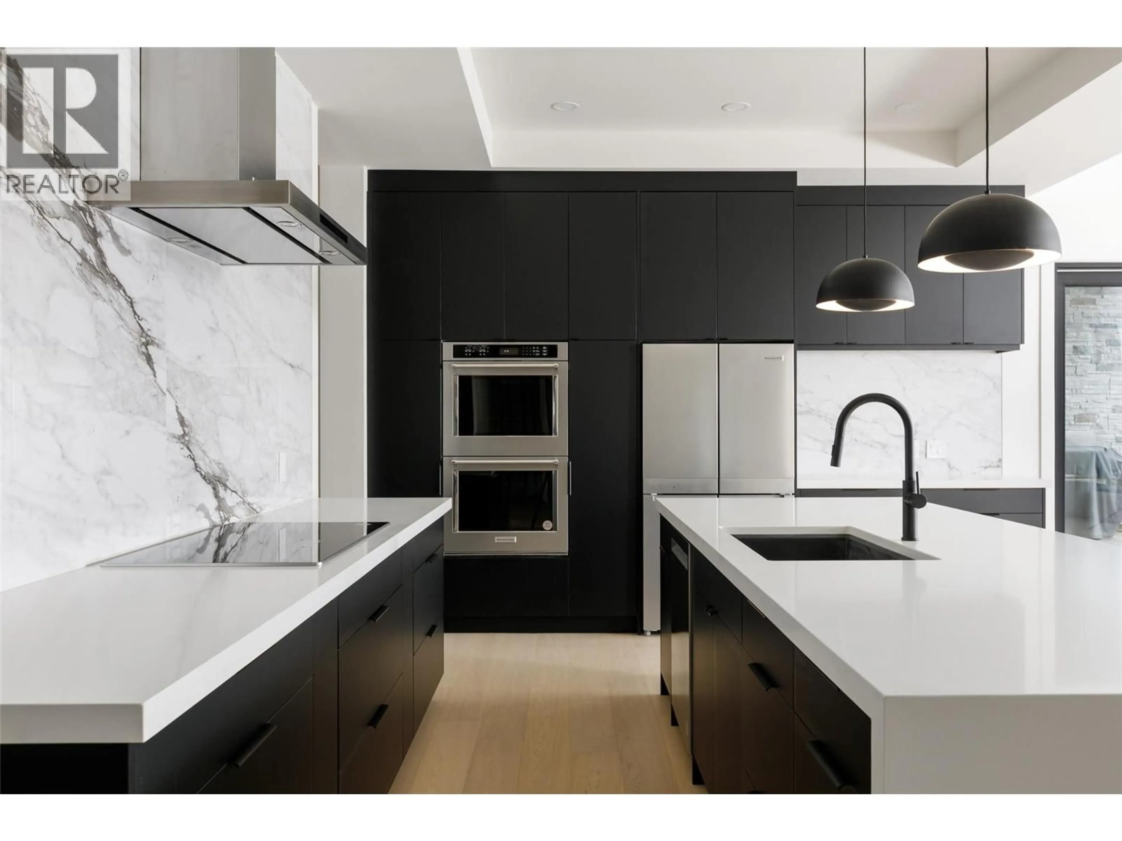 Contemporary kitchen, ceramic/tile floor for 130 FLAGSTONE RISE, Naramata British Columbia V0H1N1