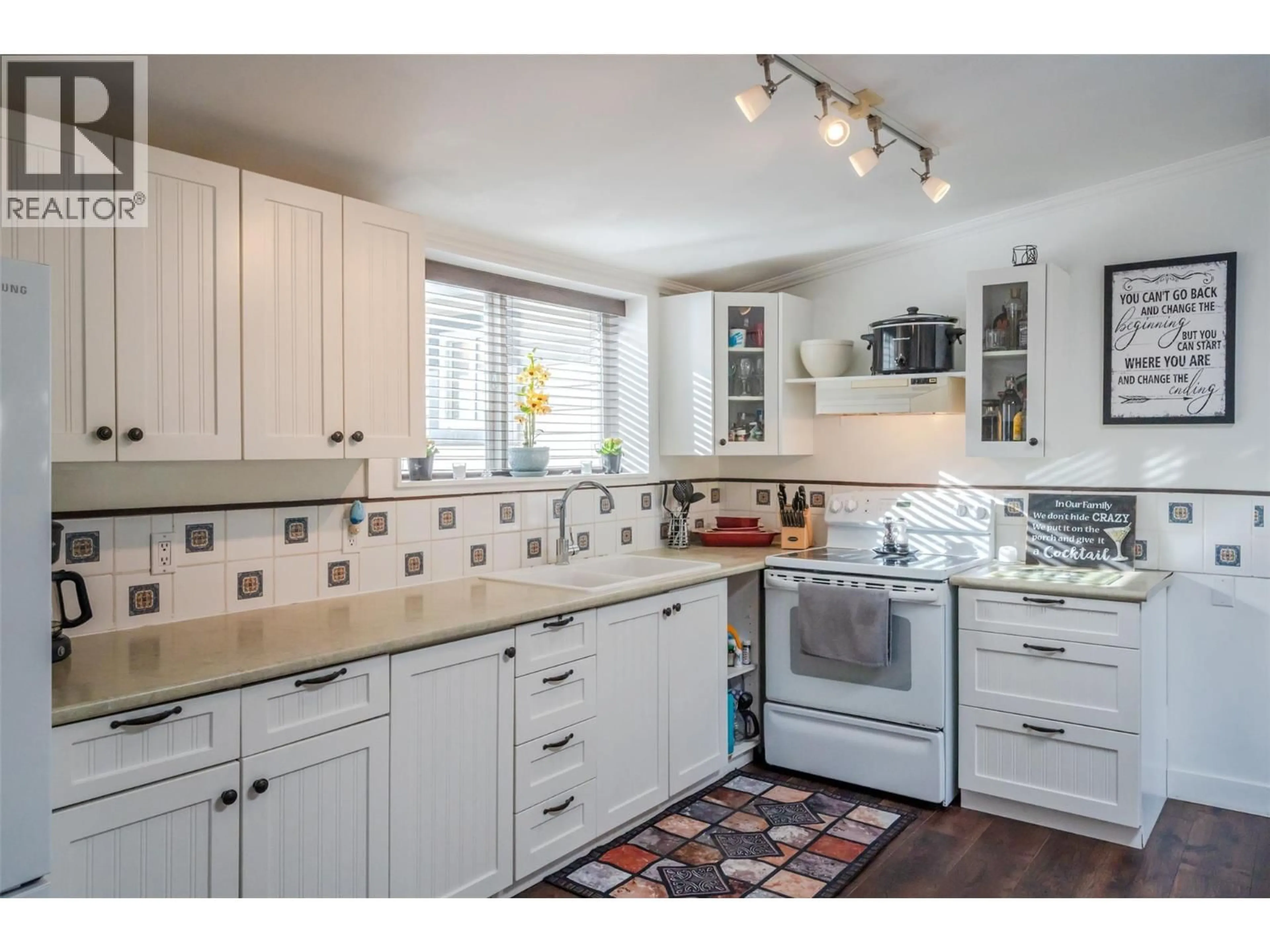Open concept kitchen, ceramic/tile floor for 156 MCCULLOCH DRIVE, Penticton British Columbia V2A3P7
