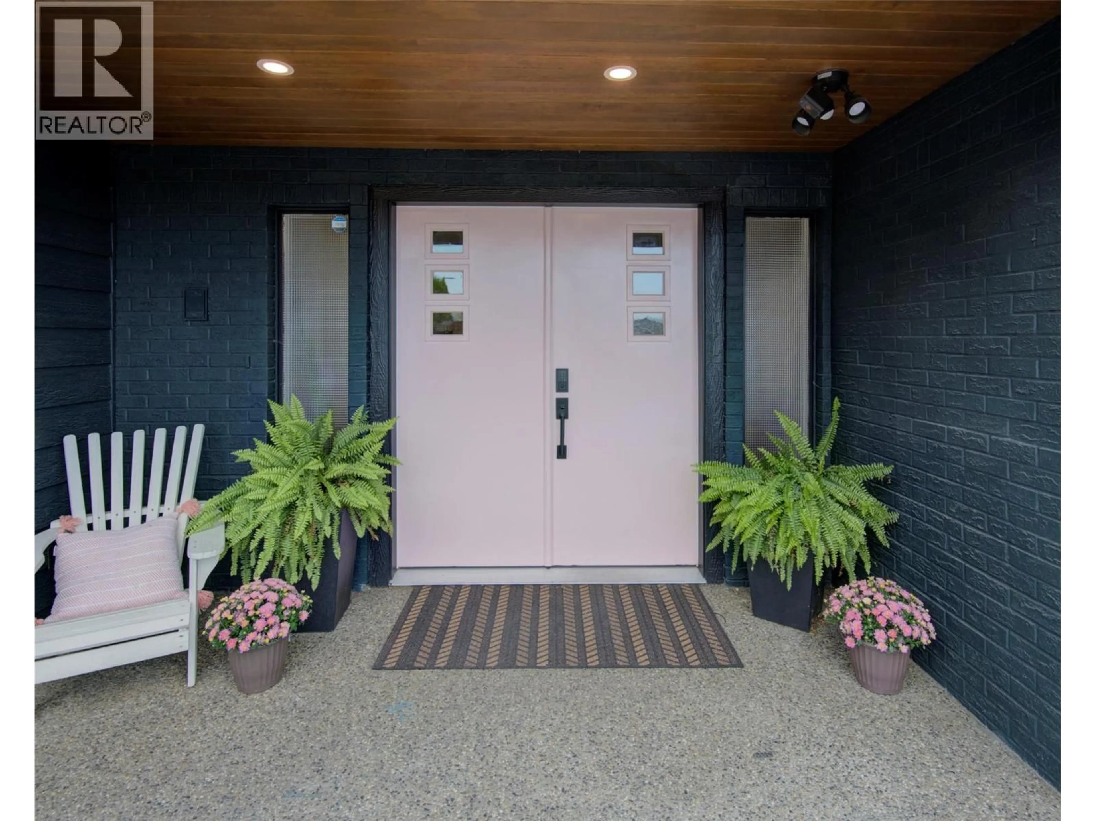 Indoor foyer for 11506 PALFREY DRIVE WEST, Coldstream British Columbia V1B1A8