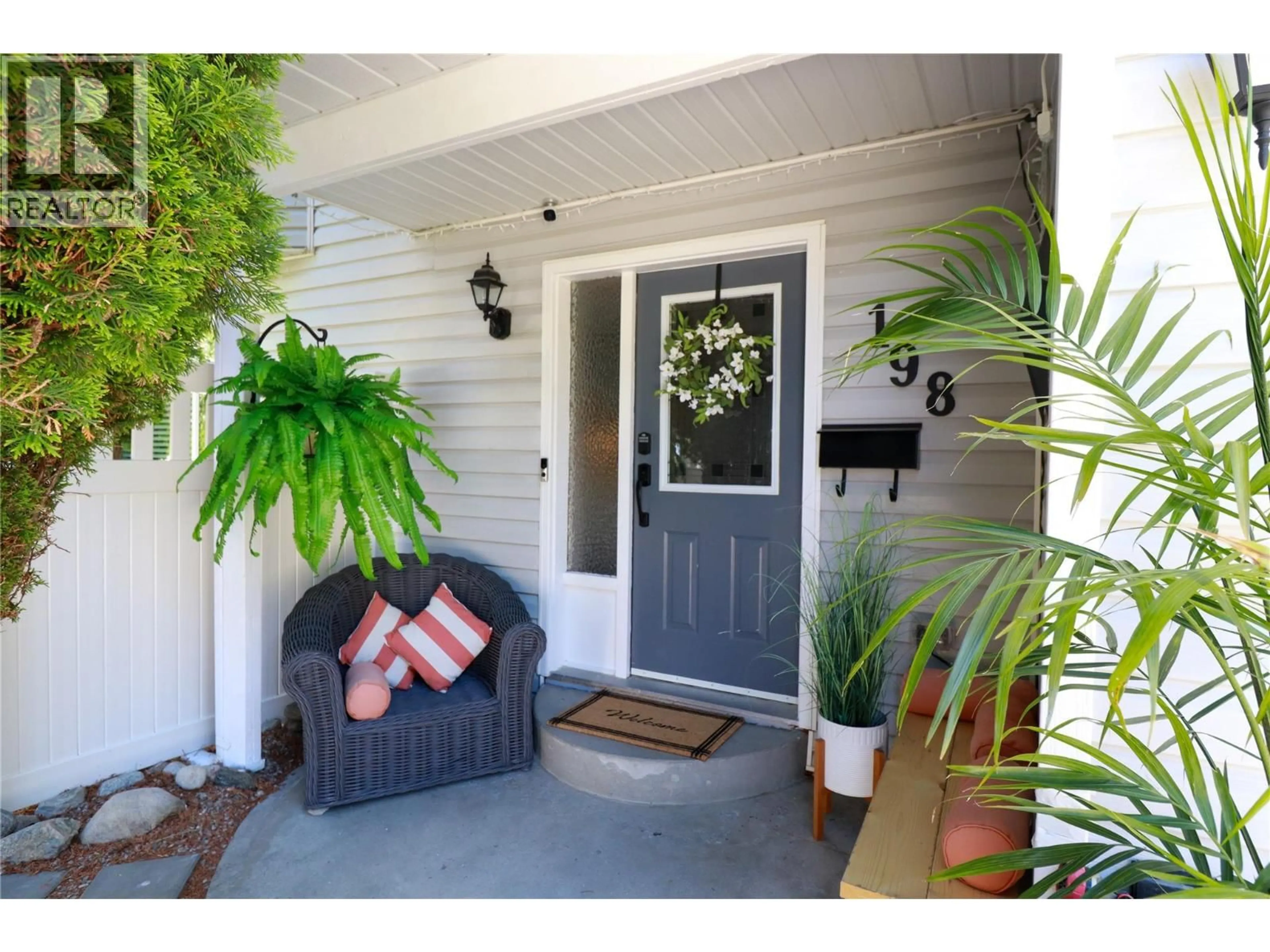 Indoor entryway for 198 FRASER COURT, Penticton British Columbia v2a8b4
