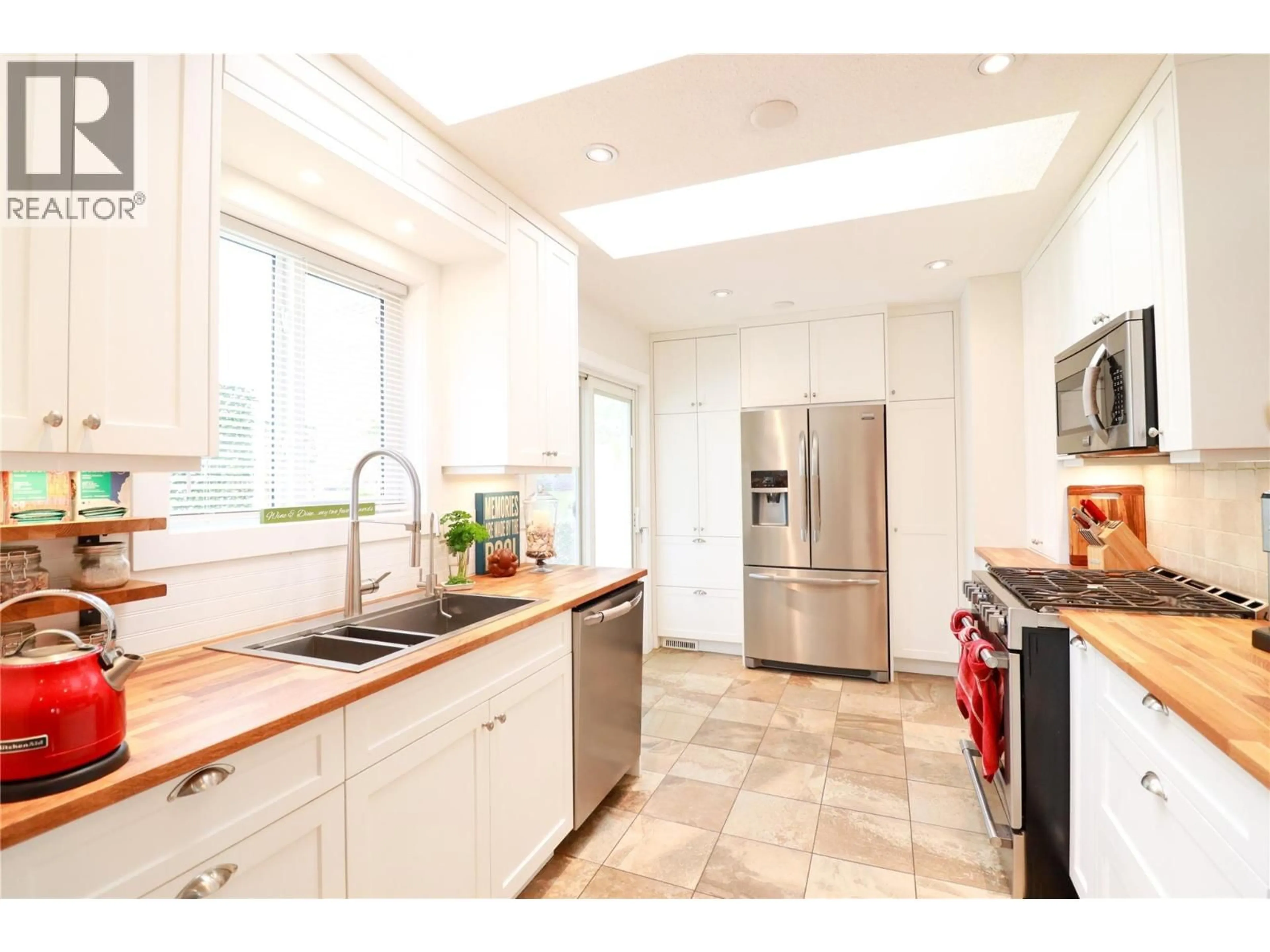 Open concept kitchen, ceramic/tile floor for 198 FRASER COURT, Penticton British Columbia v2a8b4