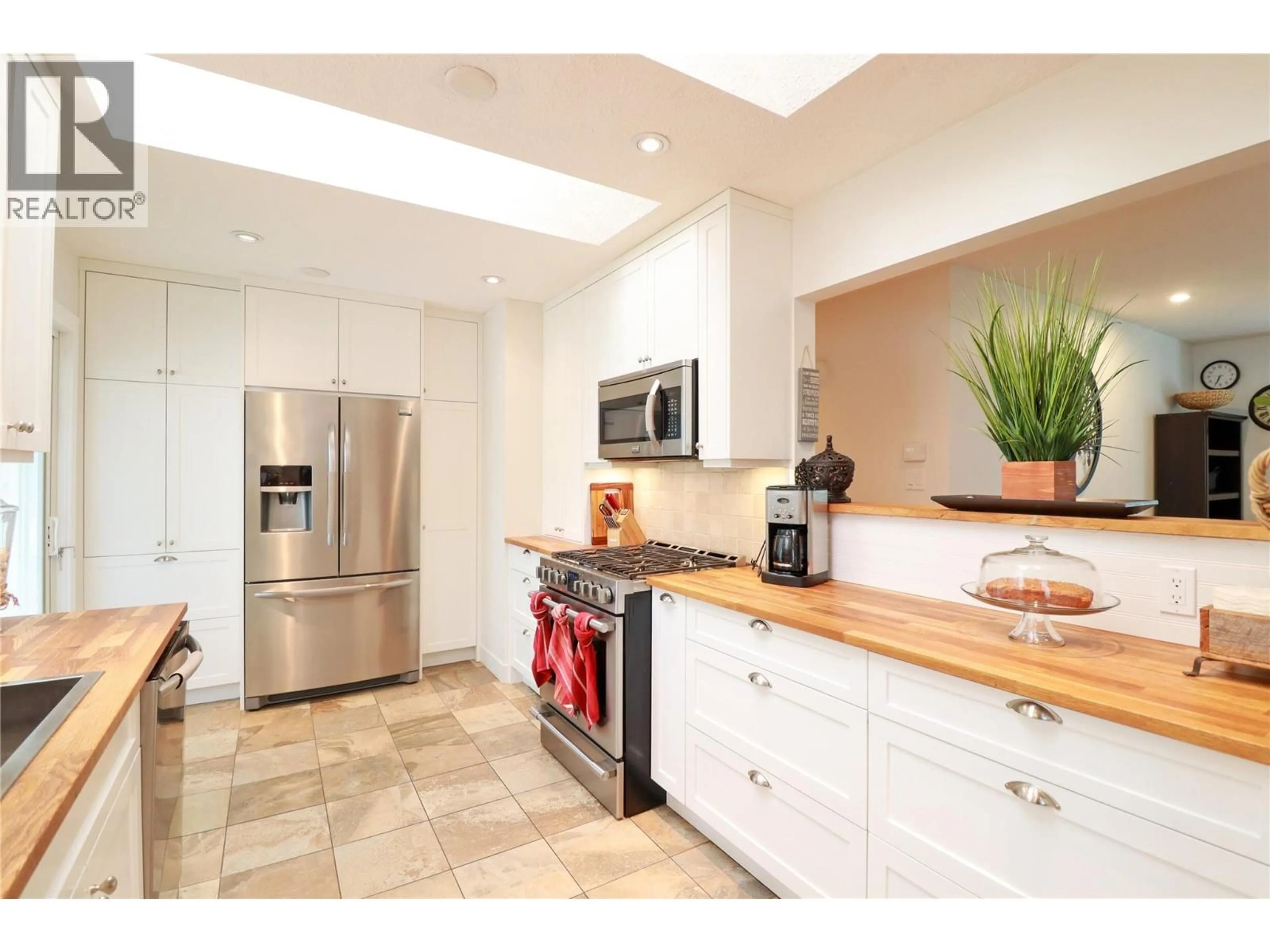 Open concept kitchen, ceramic/tile floor for 198 FRASER COURT, Penticton British Columbia v2a8b4