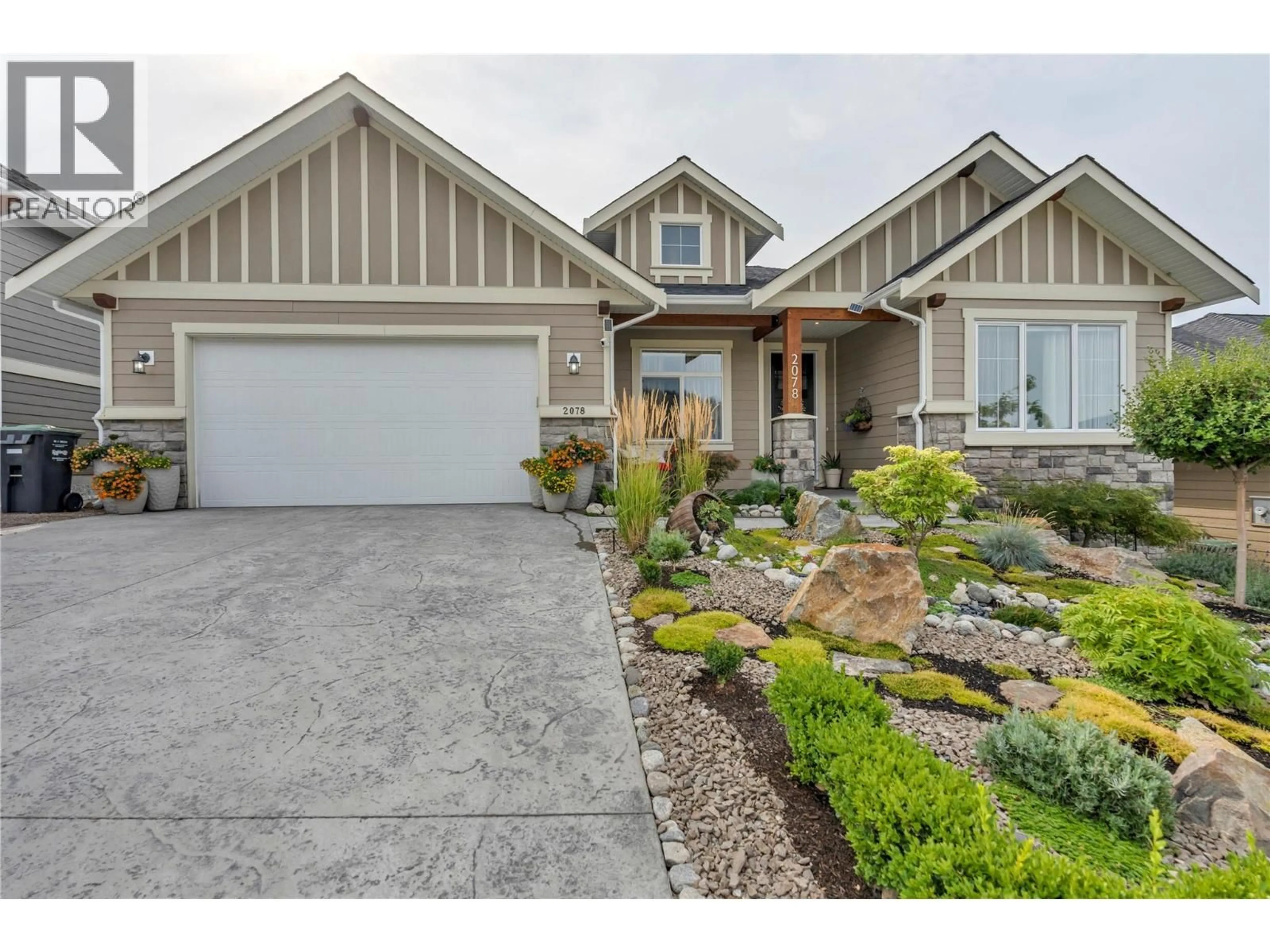 Home with vinyl exterior material, street for 2078 LAWRENCE AVENUE, Penticton British Columbia V2A2G6