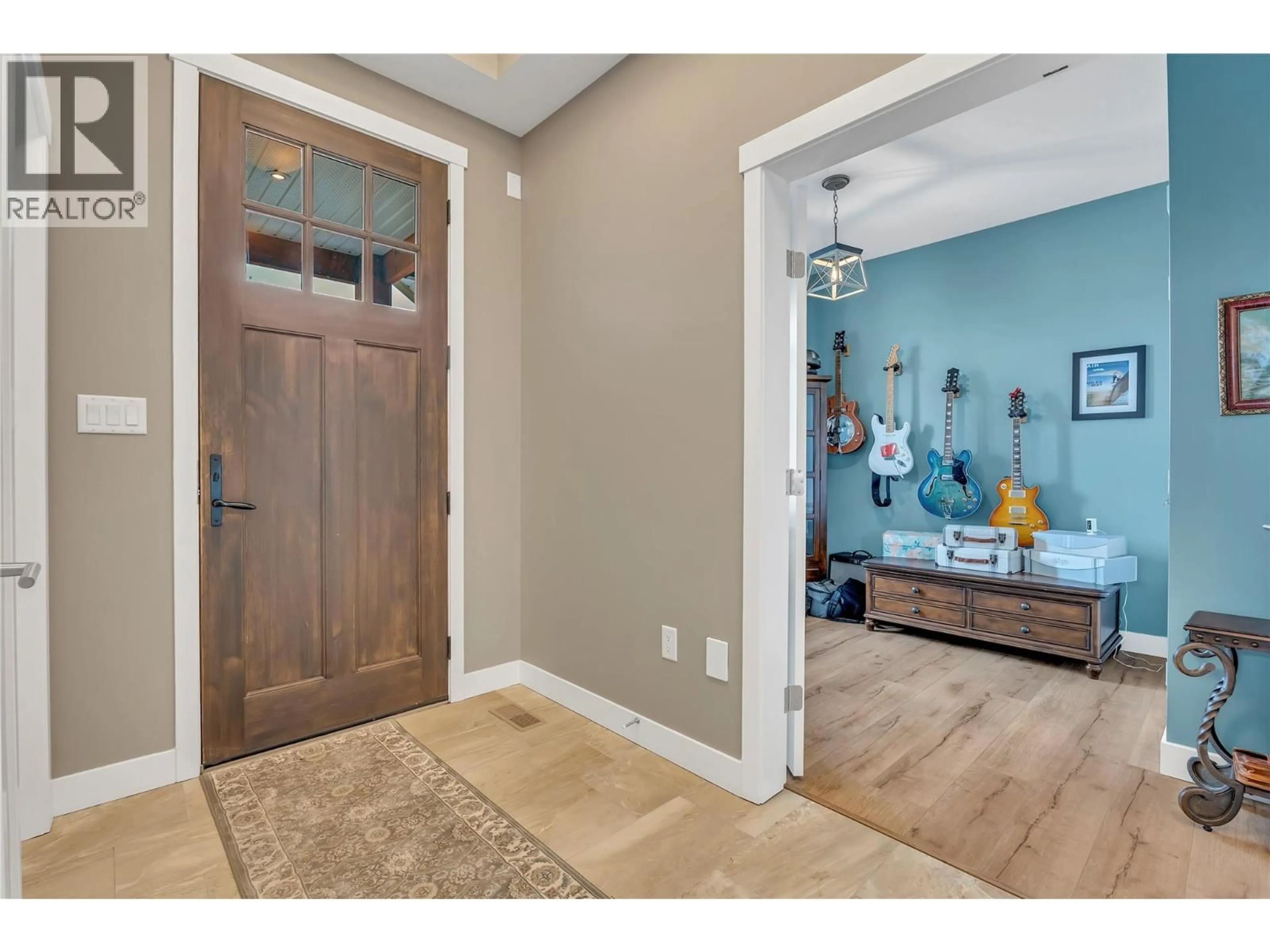 Indoor entryway for 2078 LAWRENCE AVENUE, Penticton British Columbia V2A2G6