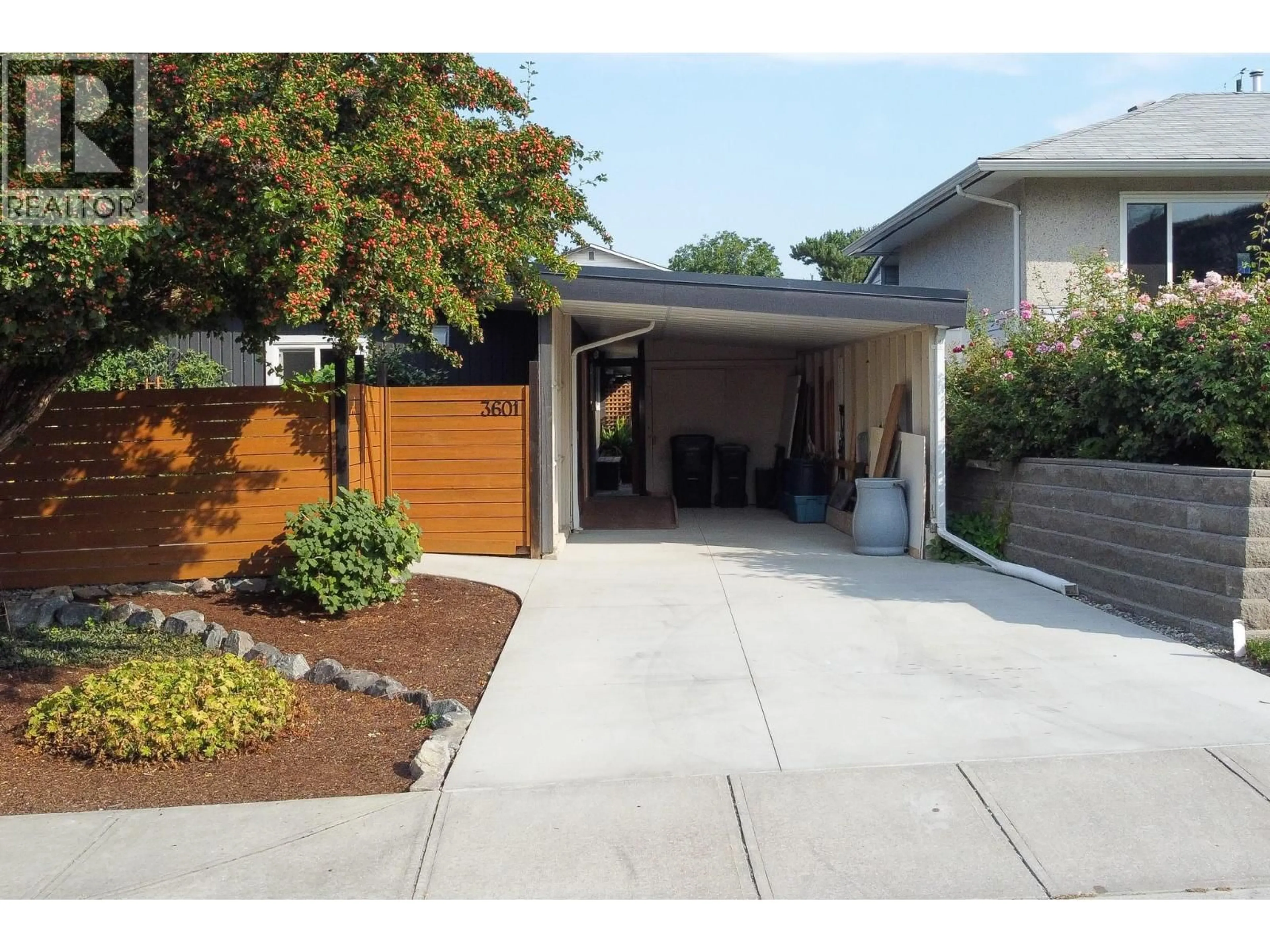 Indoor garage for 3601 ALEXIS PARK DRIVE, Vernon British Columbia V1T6H1