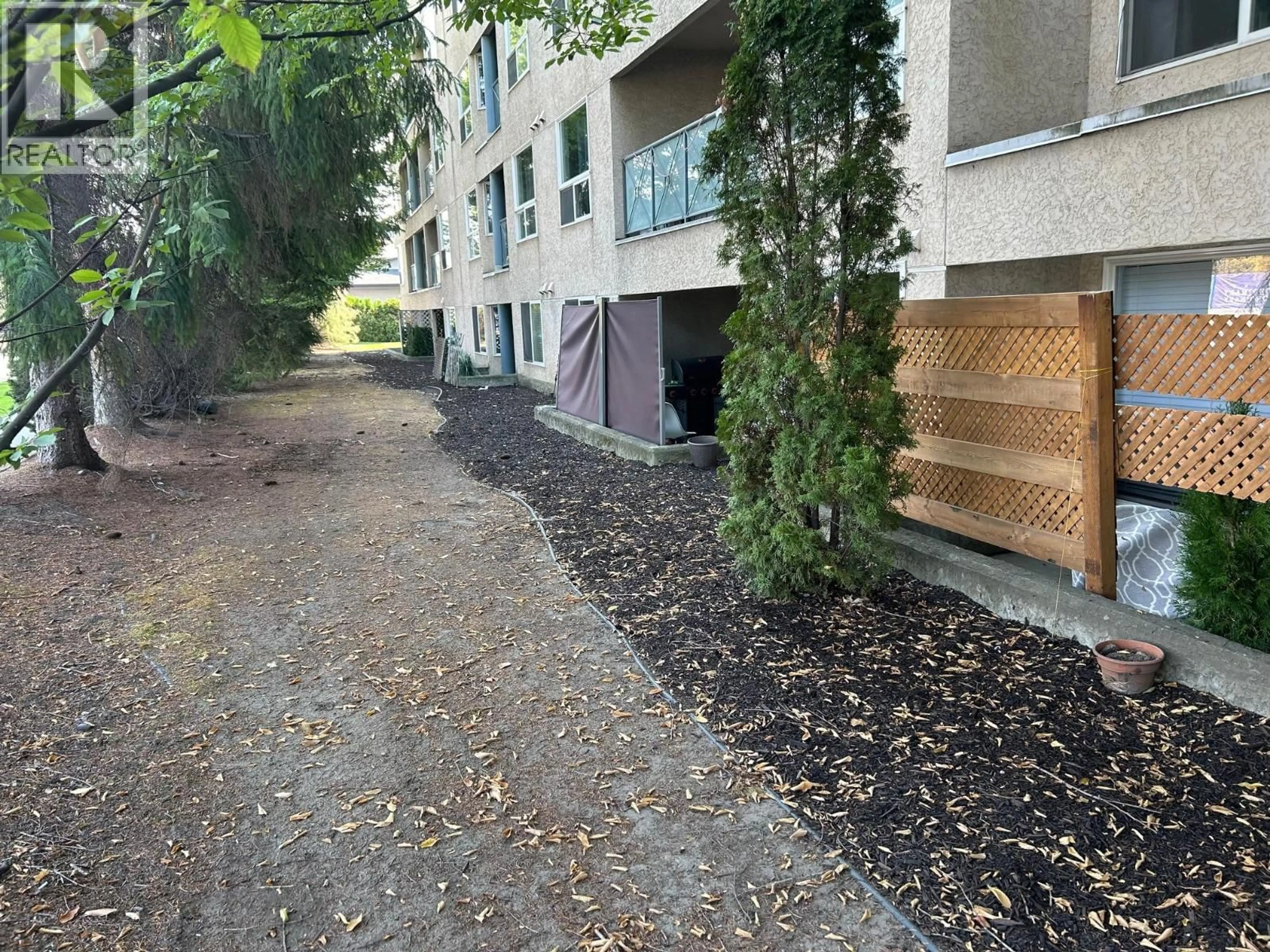 Patio, street for 103 - 3115 DE MONTREUIL COURT, Kelowna British Columbia V1W3W1