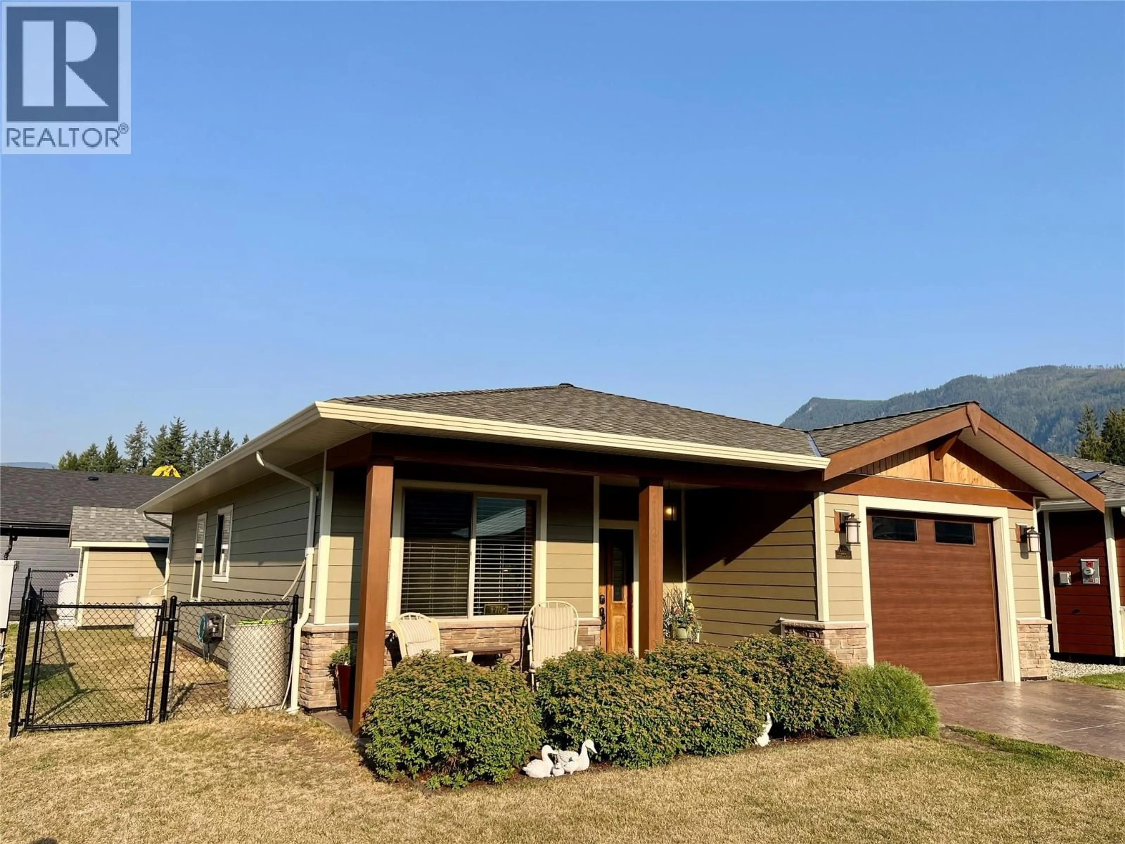 Home with vinyl exterior material, mountain view for 1132 WILLOW ROW, Sicamous British Columbia V0E2V0