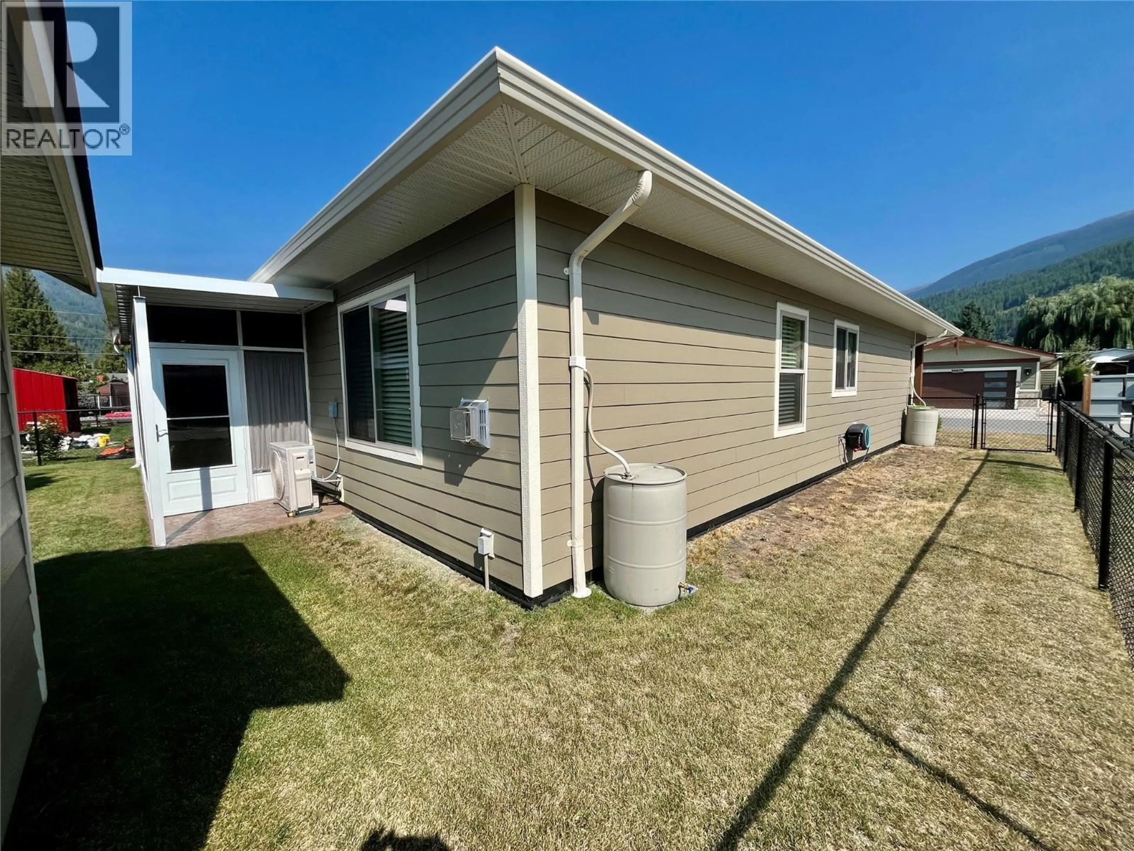 Home with vinyl exterior material, unknown for 1132 WILLOW ROW, Sicamous British Columbia V0E2V0