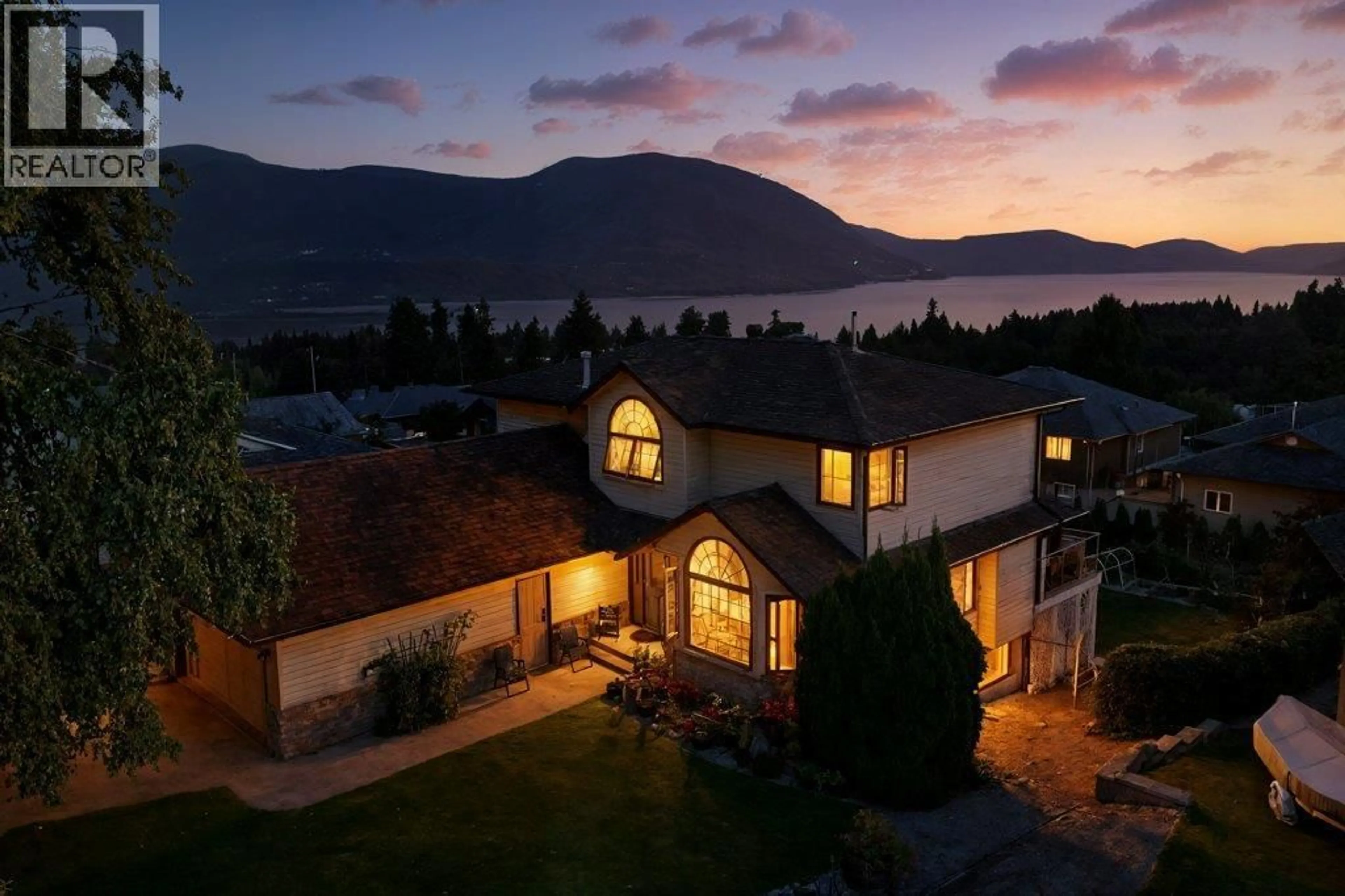 A pic from outside/outdoor area/front of a property/back of a property/a pic from drone, mountain view for 2121 3 AVENUE SOUTHEAST, Salmon Arm British Columbia V1E1K1