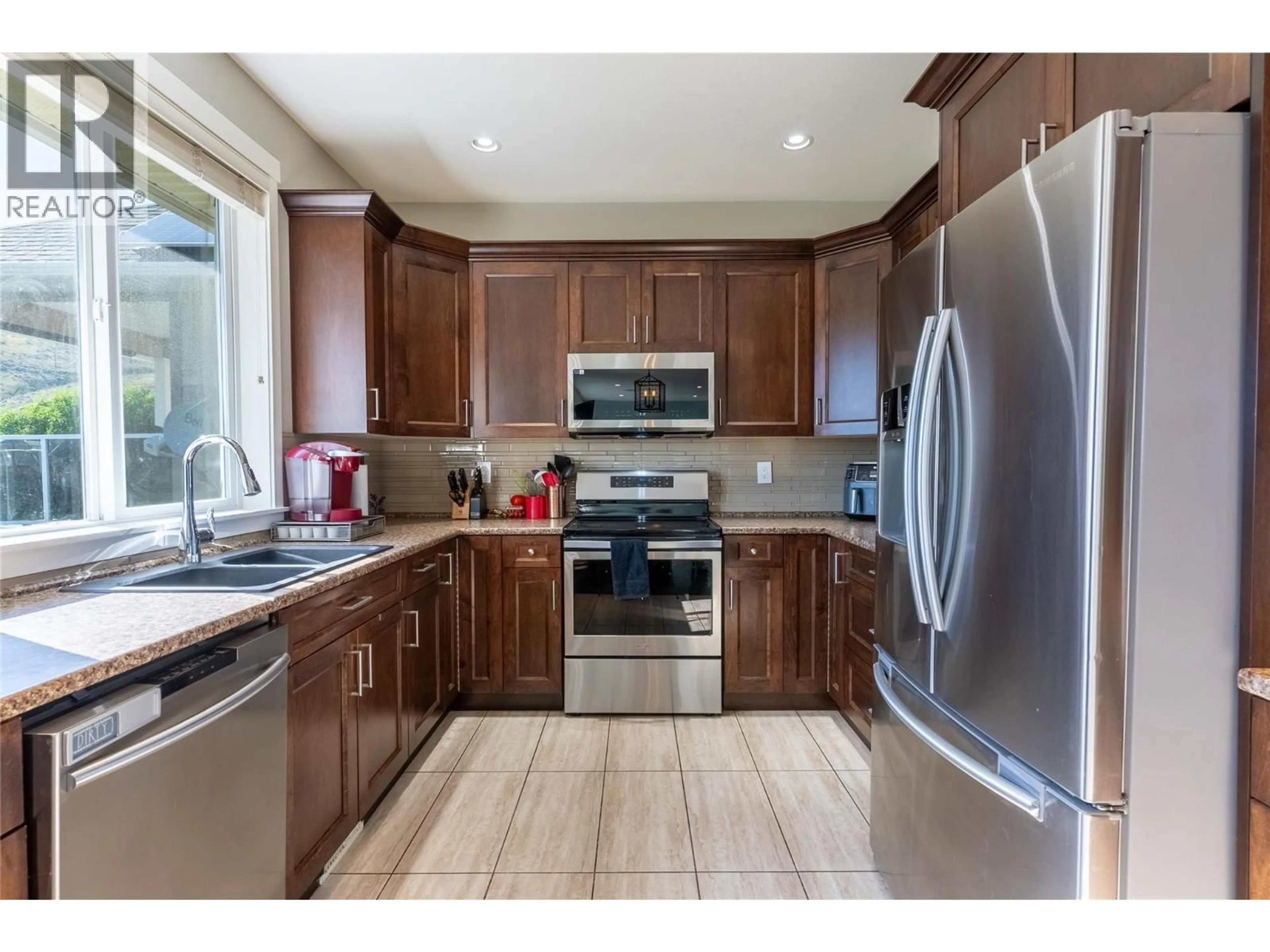 Open concept kitchen, ceramic/tile floor for 1041 SADDLEBACK COURT, Kamloops British Columbia V2B0B9