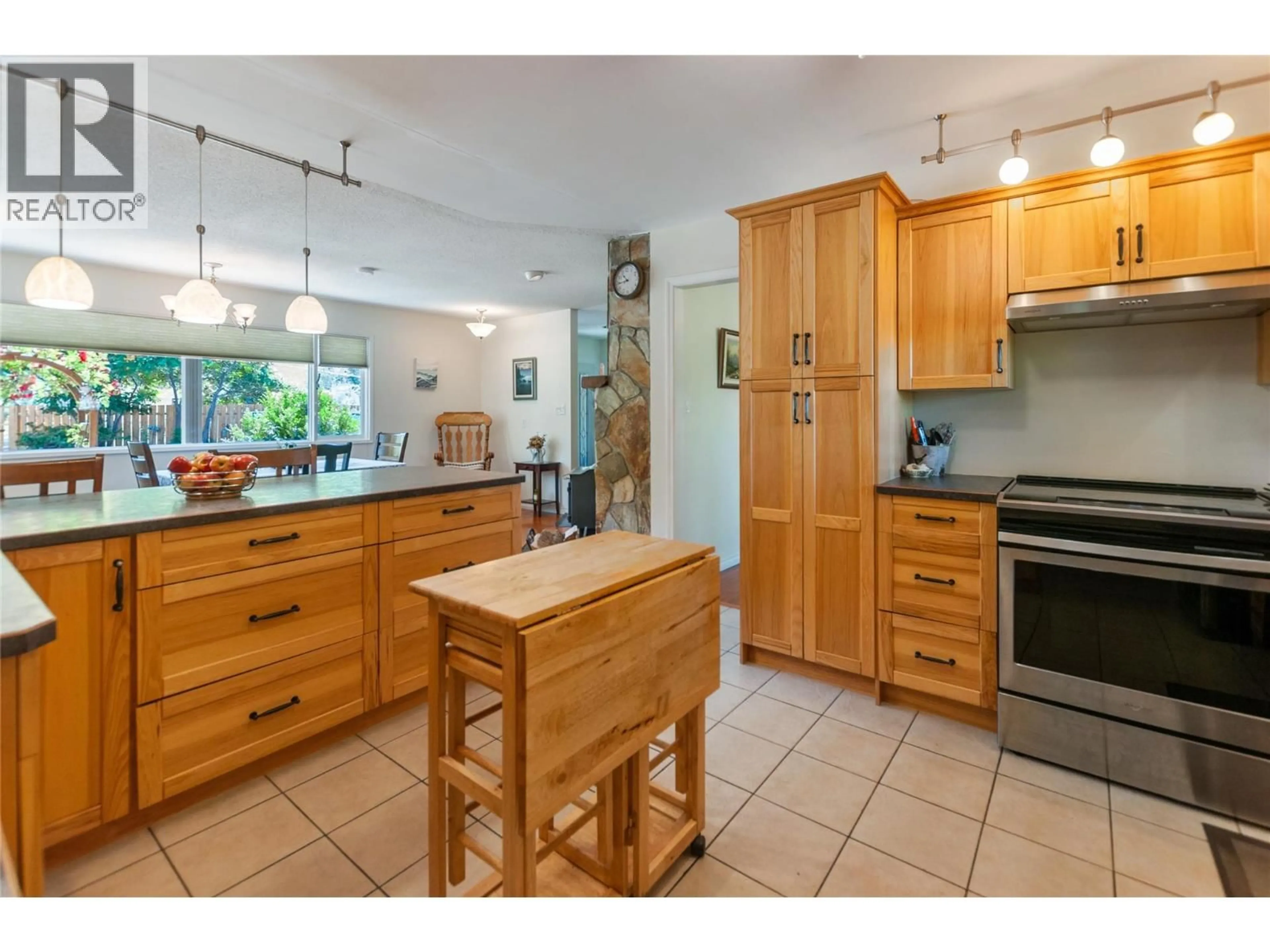 Open concept kitchen, unknown for 3575 VALLEYVIEW ROAD, Penticton British Columbia V2A8W9