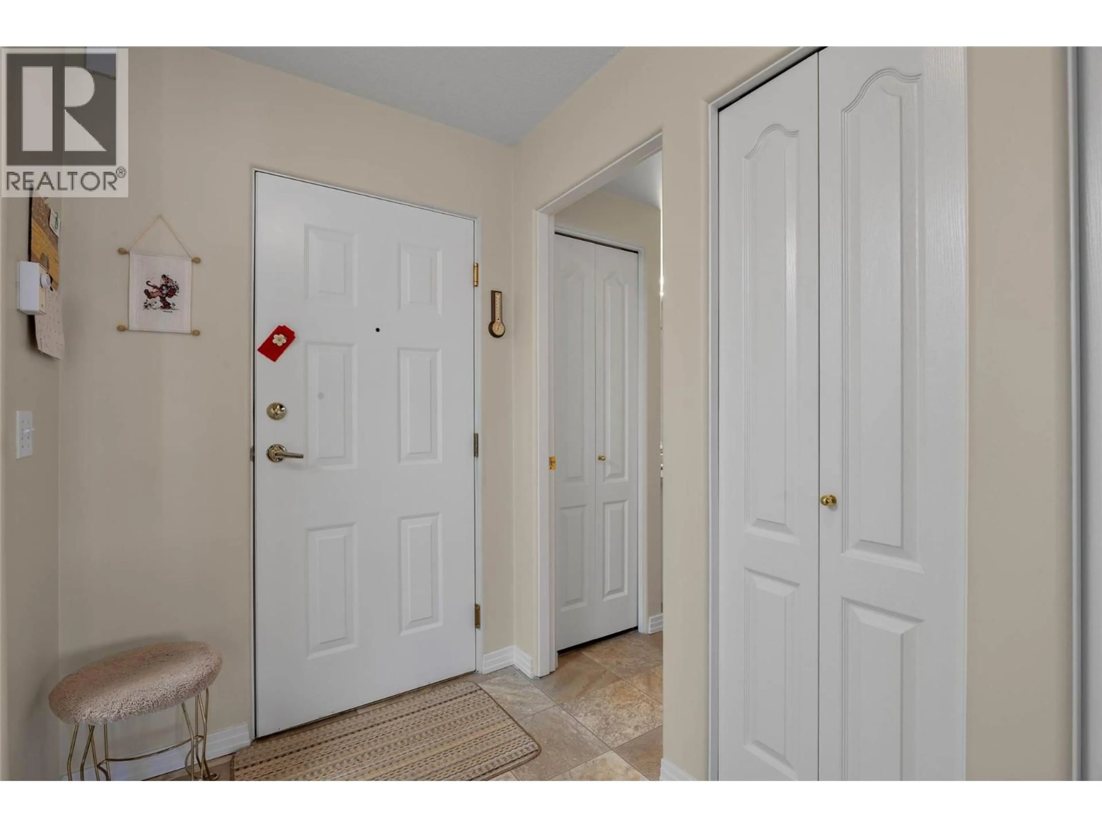 Indoor entryway for 203 - 554 SEYMOUR STREET, Kamloops British Columbia V2C2G9