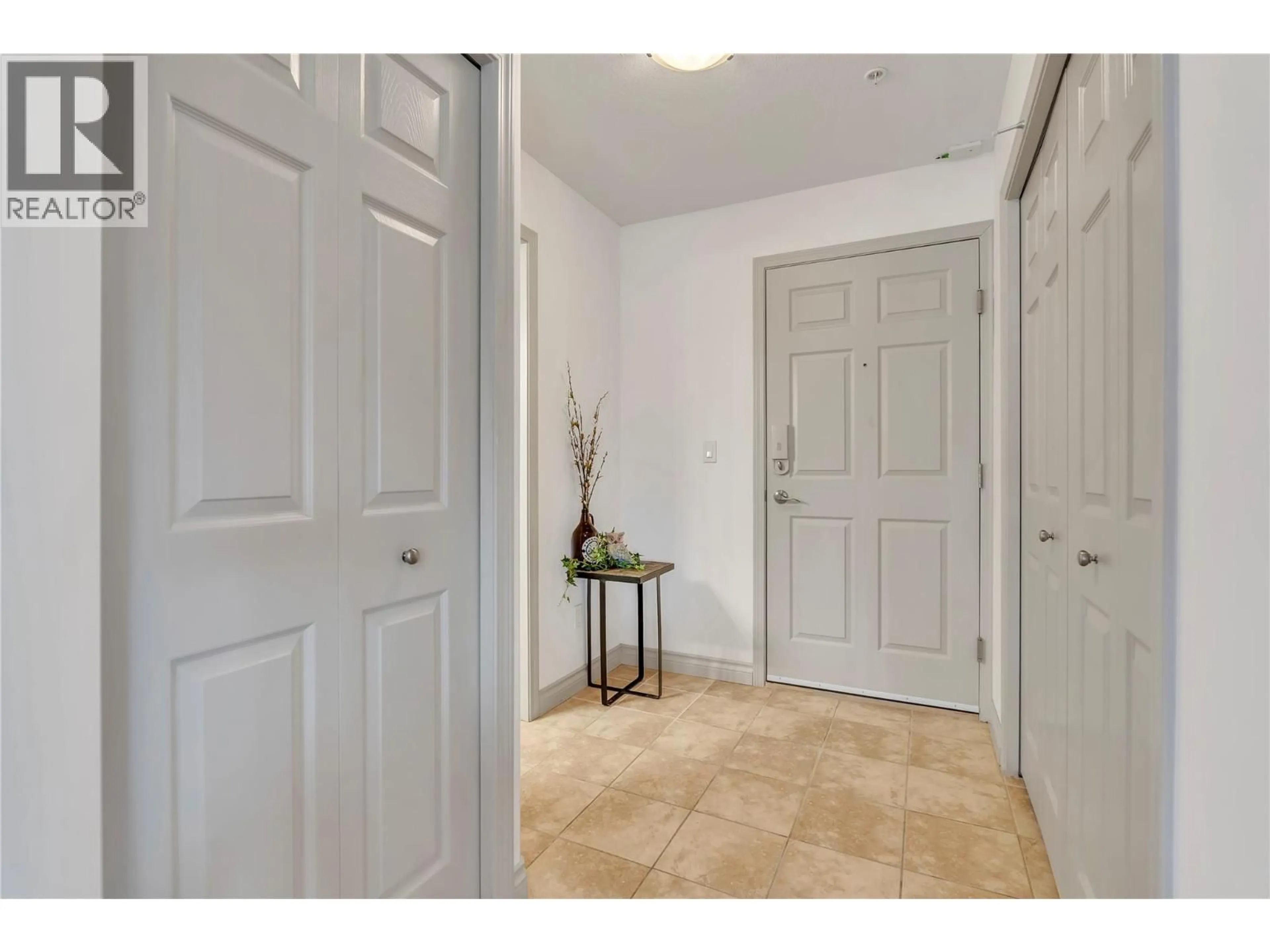 Indoor entryway for 506 - 2113 ATKINSON STREET, Penticton British Columbia V2A8R5