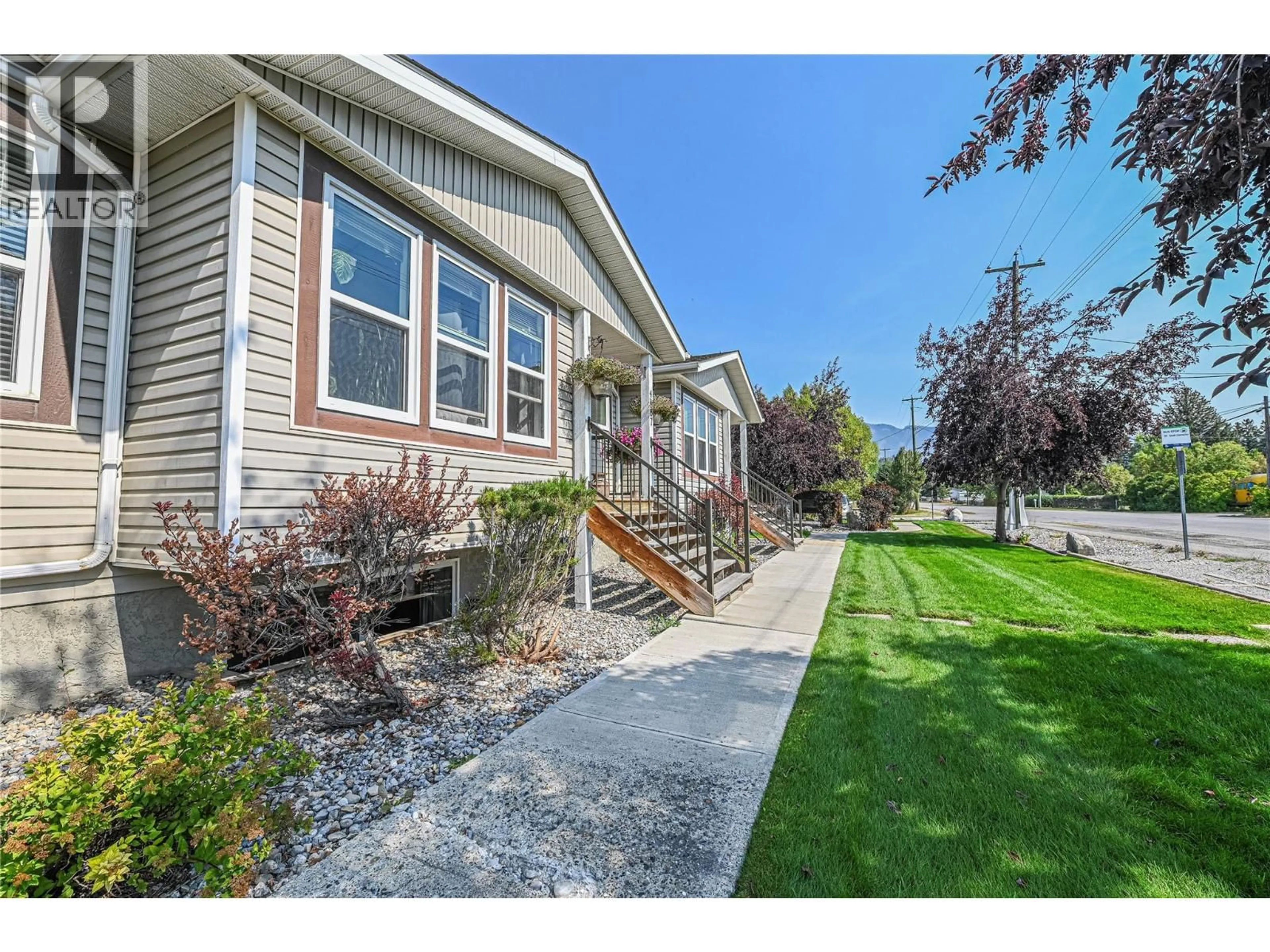 Home with vinyl exterior material, street for 4867 BURNS AVENUE, Canal Flats British Columbia V0B1B0