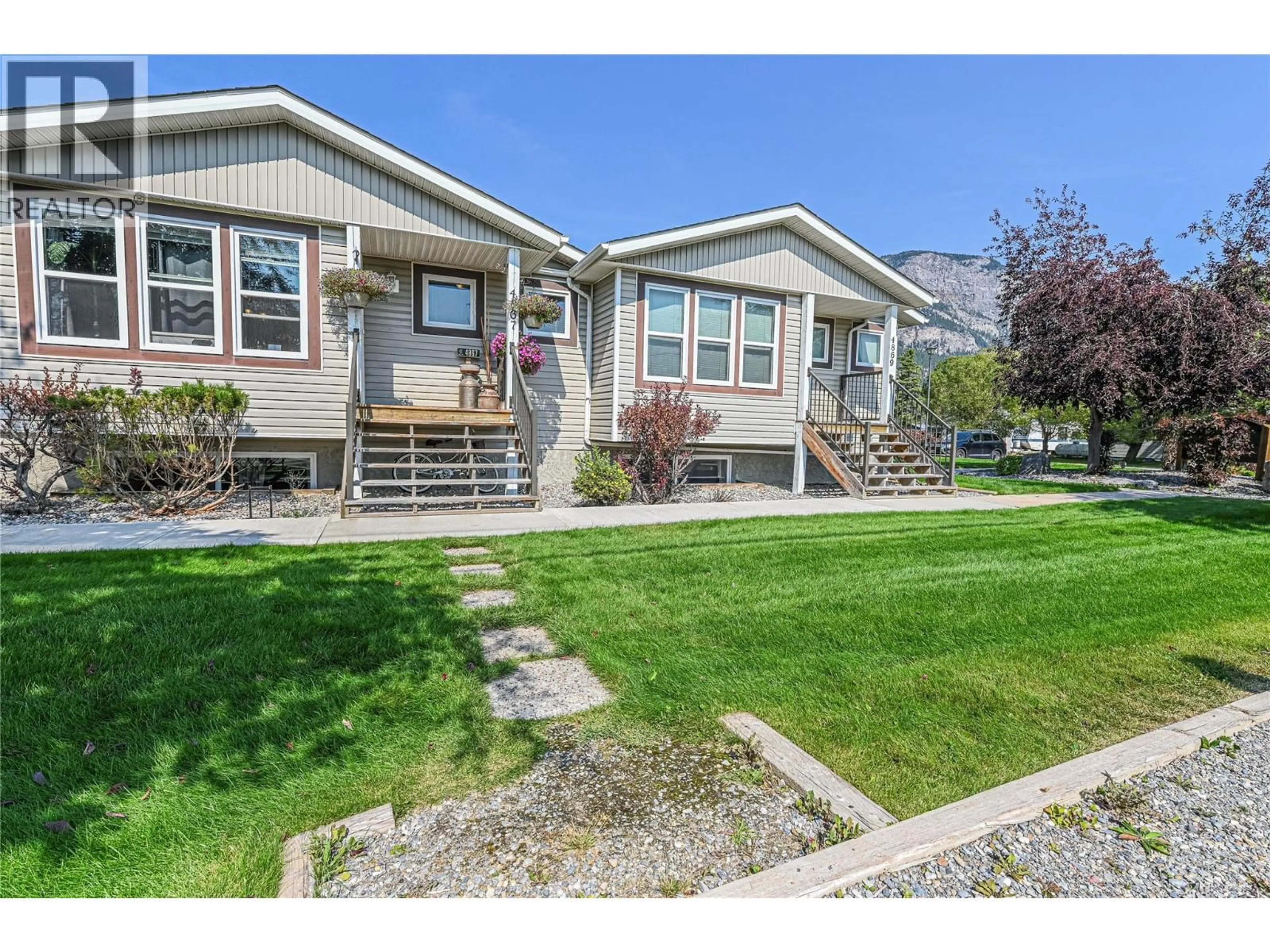 Home with vinyl exterior material, street for 4867 BURNS AVENUE, Canal Flats British Columbia V0B1B0