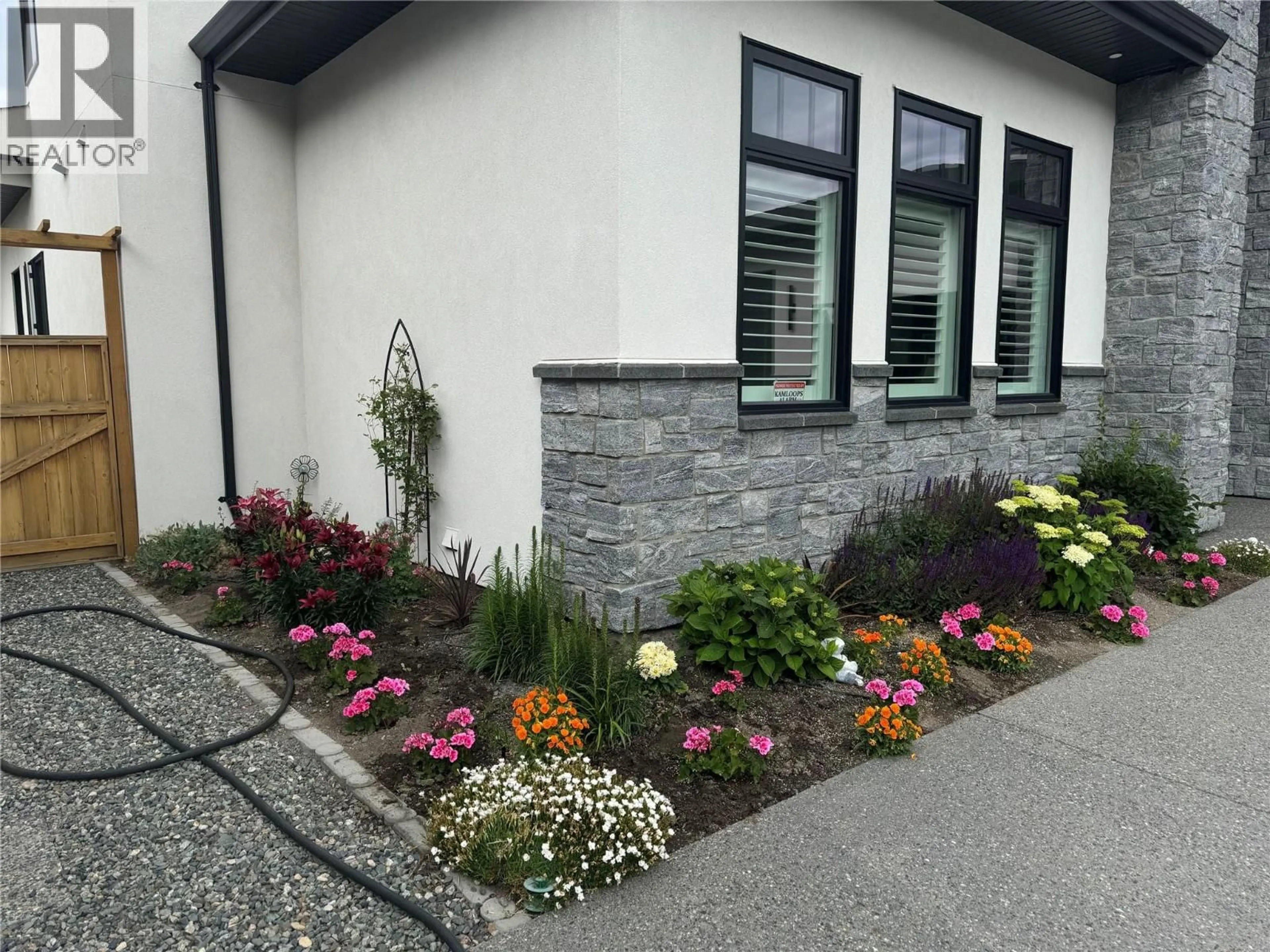 Patio, street for 1330 MYRA PLACE, Kamloops British Columbia V2E0C3