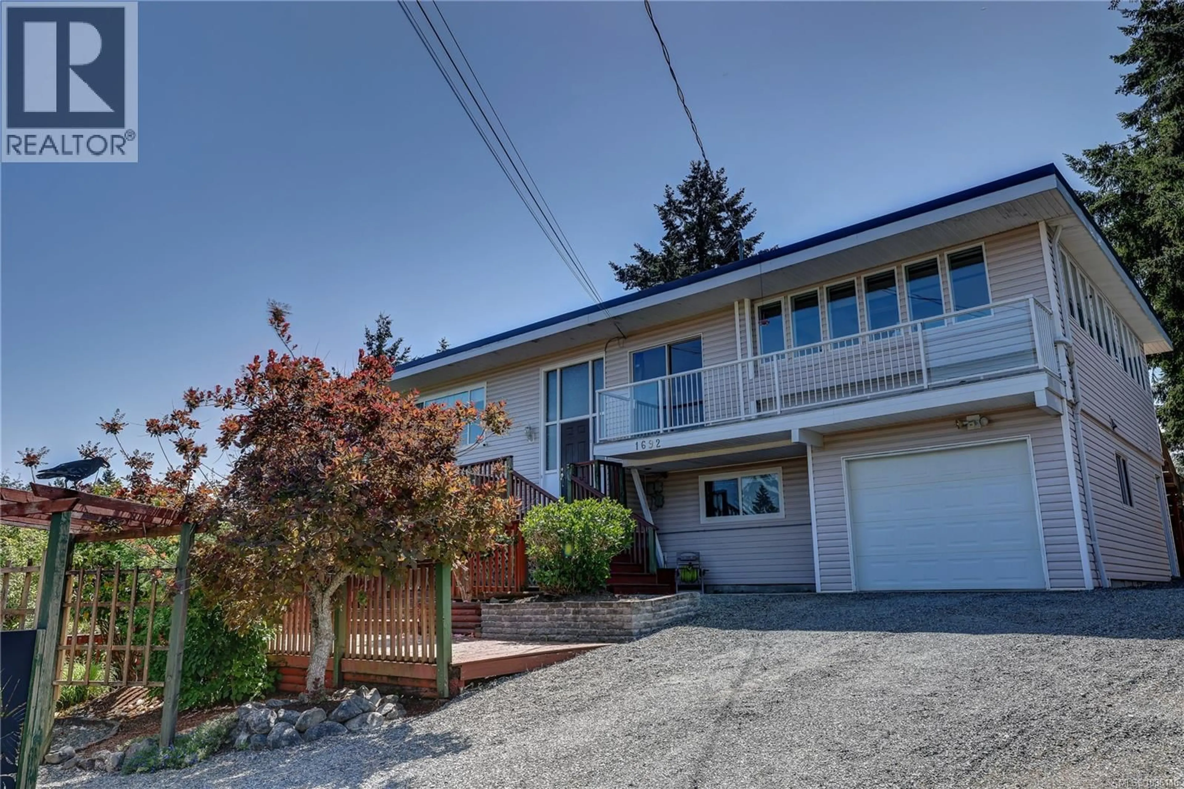Home with vinyl exterior material, street for 1692 CENTENNARY DRIVE, Nanaimo British Columbia V9X1A3