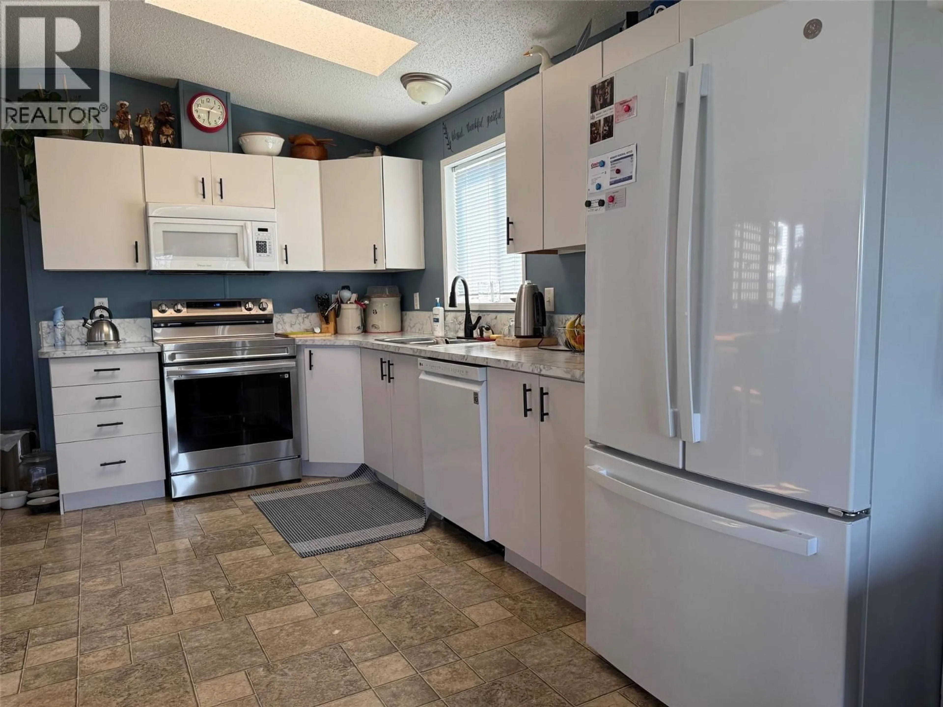 Standard kitchen, ceramic/tile floor for 24 - 4510 POWER ROAD, Barriere British Columbia V0E1E0