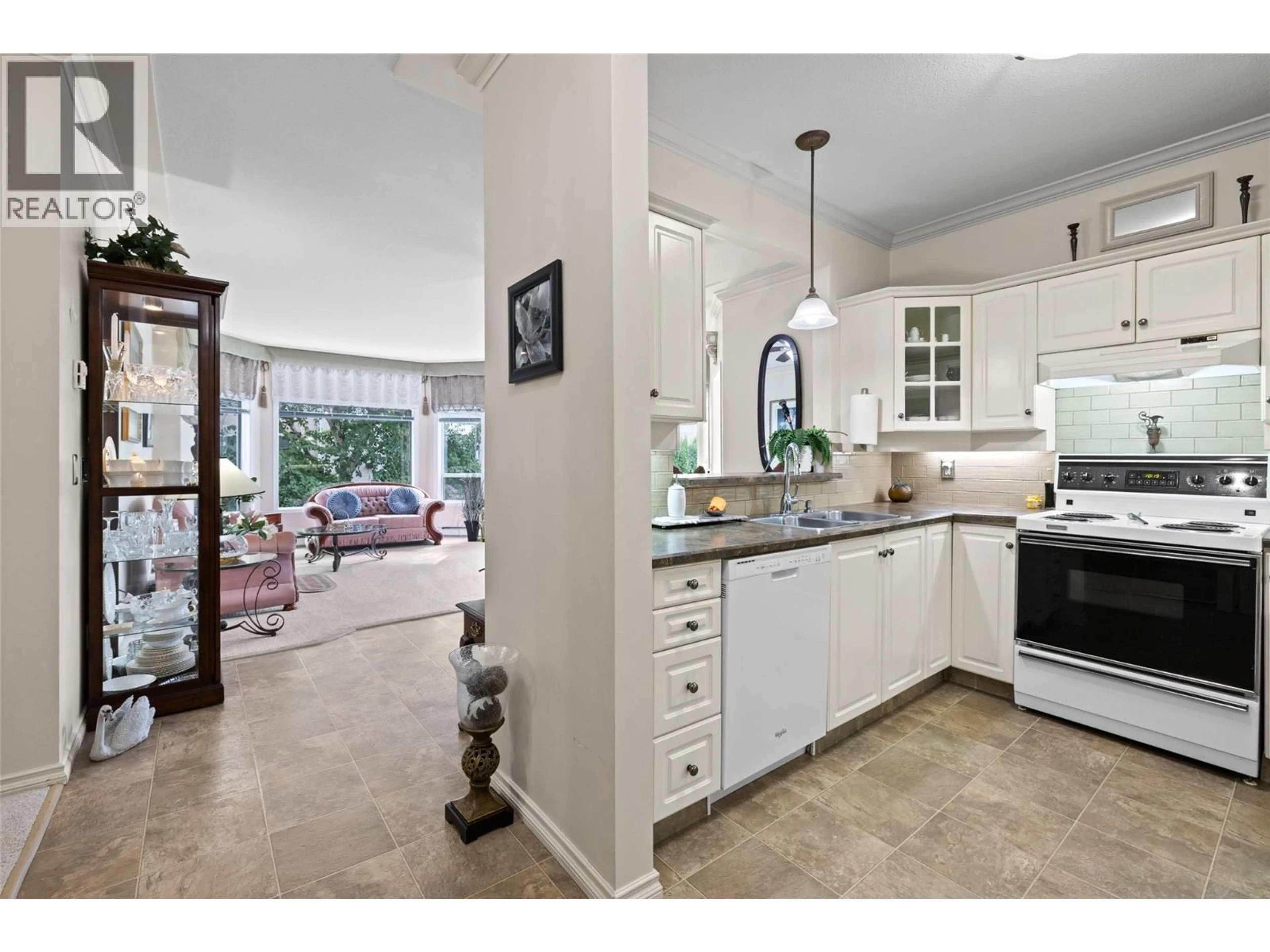 Open concept kitchen, ceramic/tile floor for 115 - 877 KLO ROAD, Kelowna British Columbia V1Y9R1