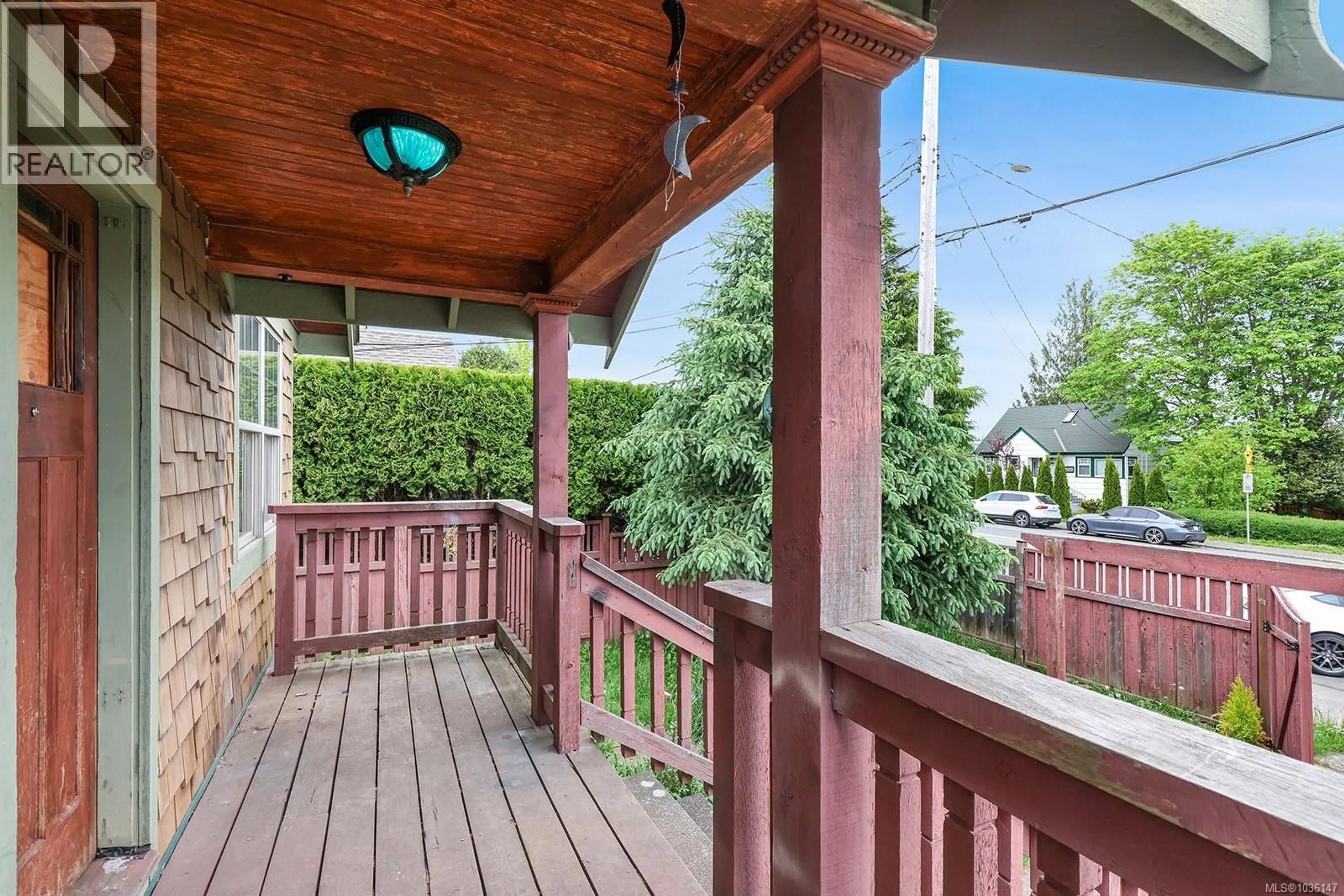 Patio, street for 989 FITZGERALD AVENUE, Courtenay British Columbia V9N2R6