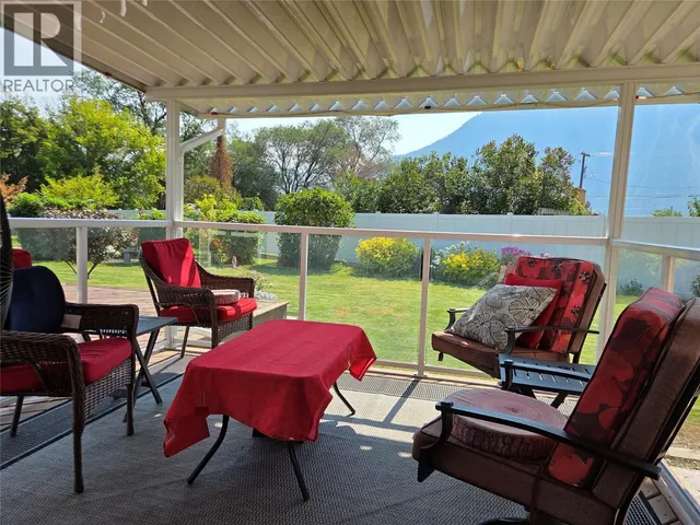 515 VANDERLINDE DRIVE, Keremeos 4