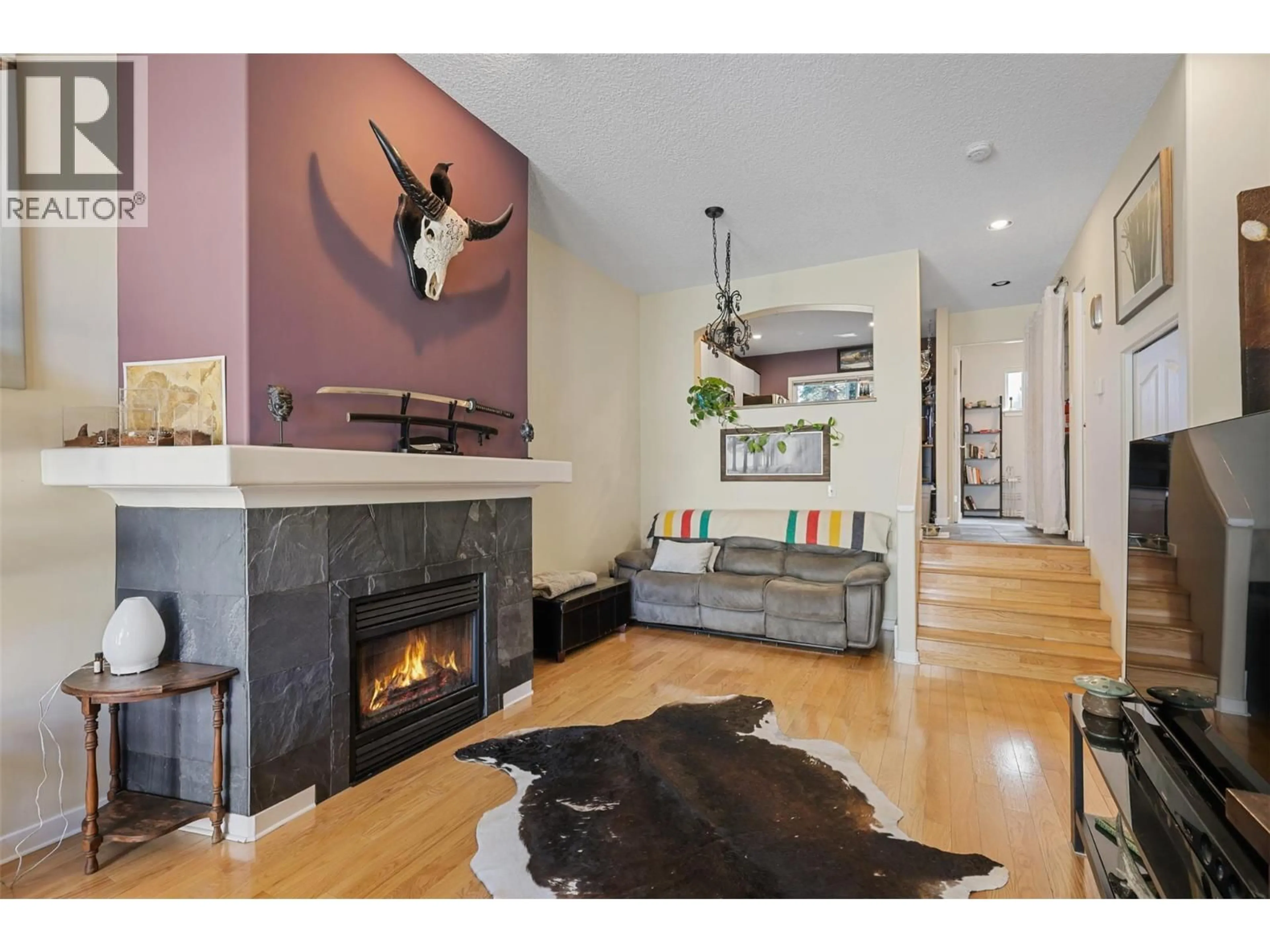 Living room with furniture, wood/laminate floor for 25 - 411 ABERDEEN DRIVE, Kamloops British Columbia V1S1X2