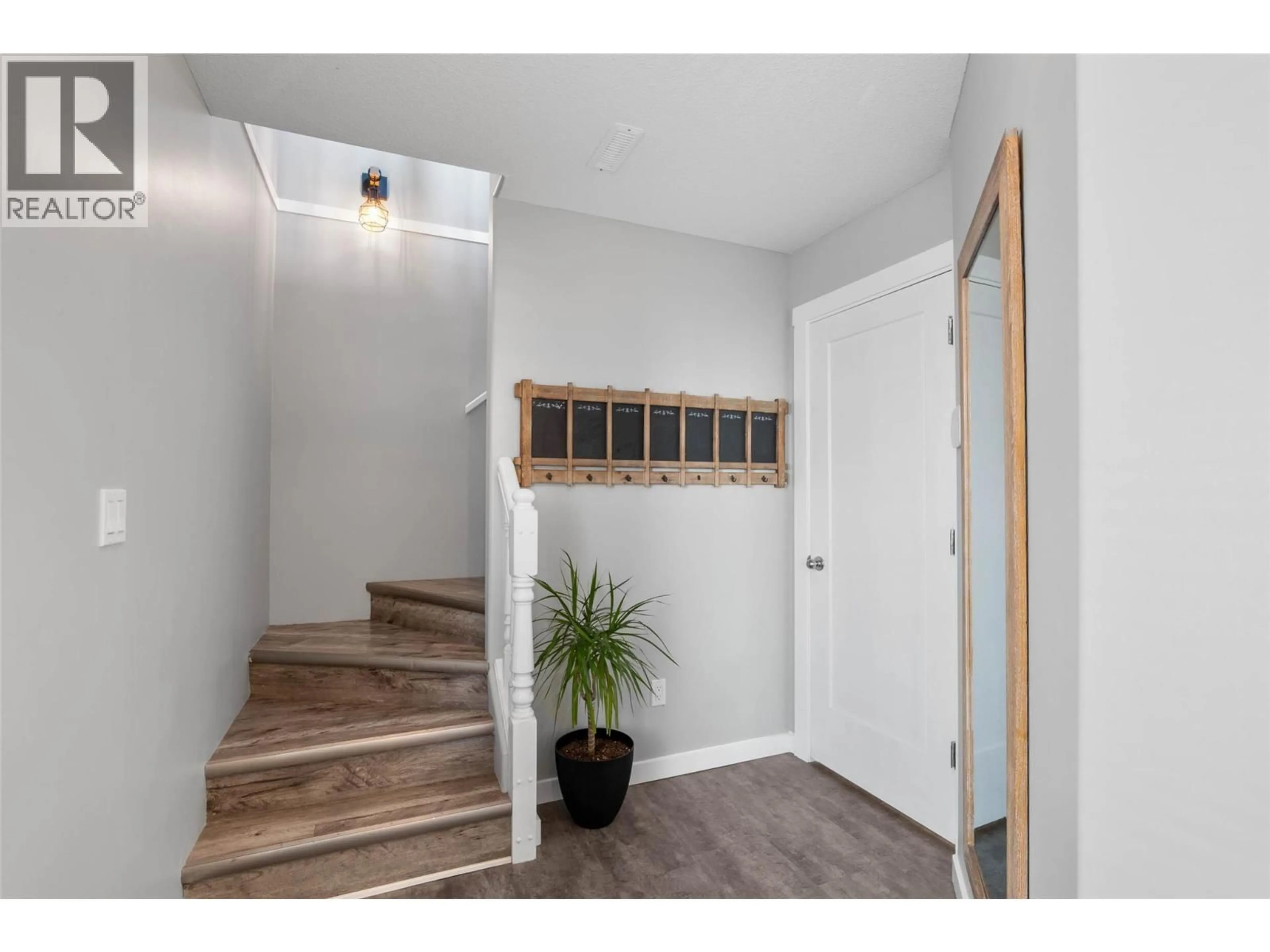 Indoor entryway for 1126 RAVEN DRIVE, Kamloops British Columbia V2B8P3