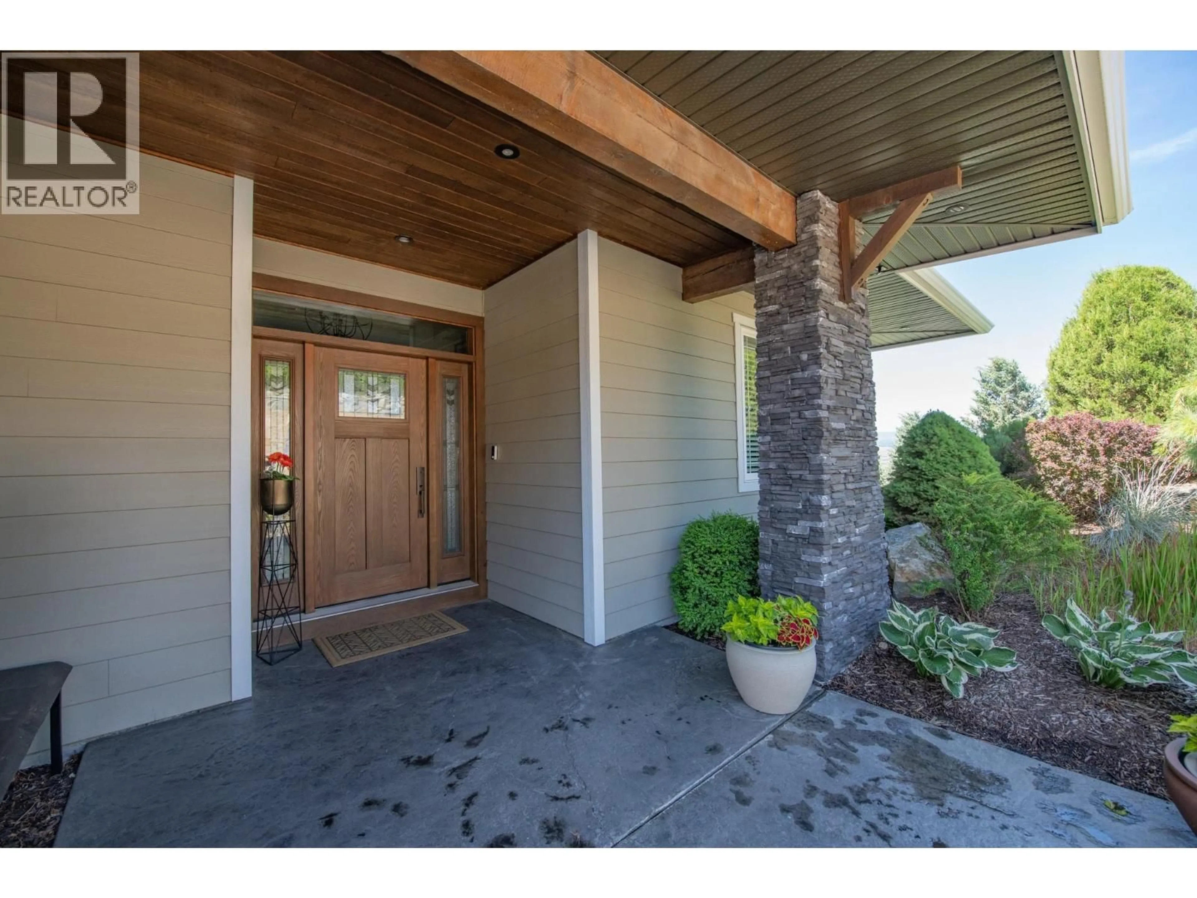 Indoor entryway for 733 HART LANE, Vernon British Columbia V1B4B2